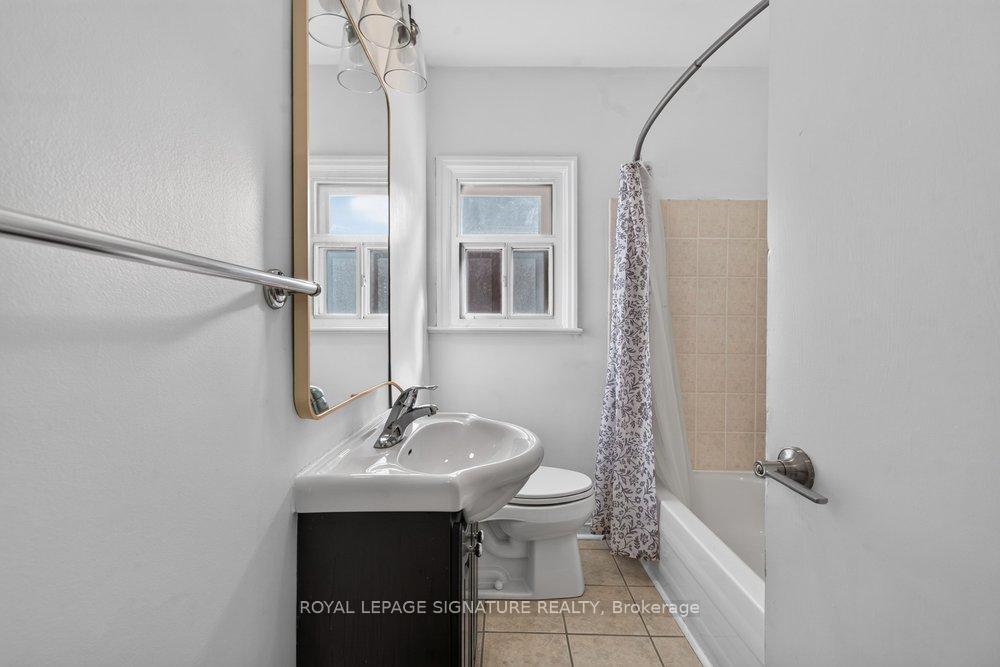 Photo 16 of Unit Main, 20 Bayard Avenue, Scarborough, Wexford-Maryvale — HOMEH