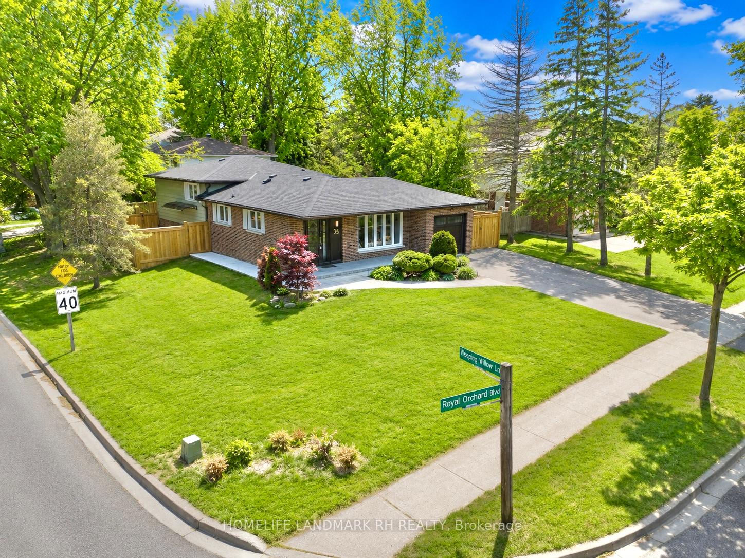 Photo 2 of 35 Royal Orchard Boulevard, Markham, Royal Orchard — HOMEH