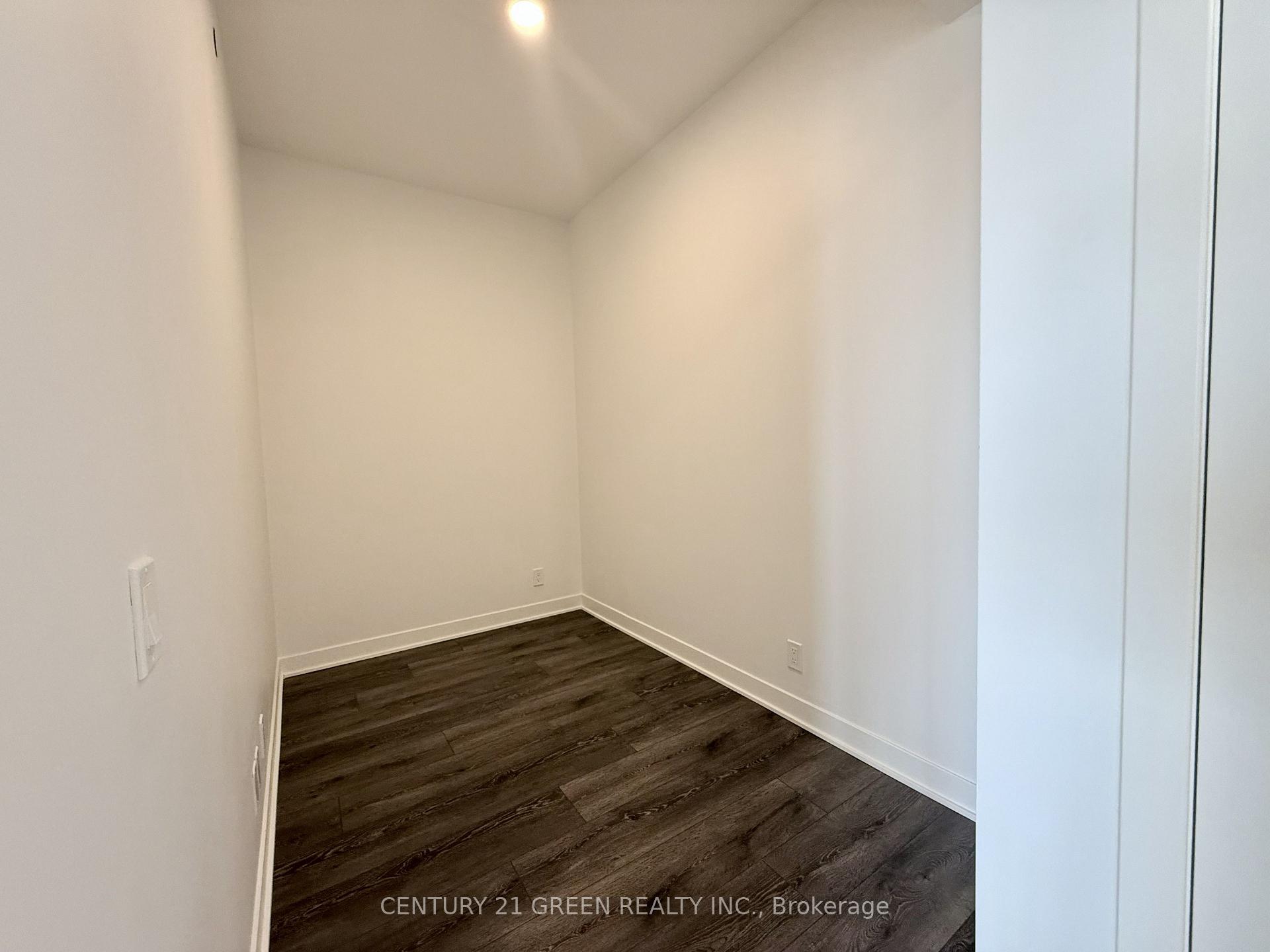 Photo 9 of Unit 810, 10 Flavelle Trail, Vaughan, Steeles West Industrial — HOMEH