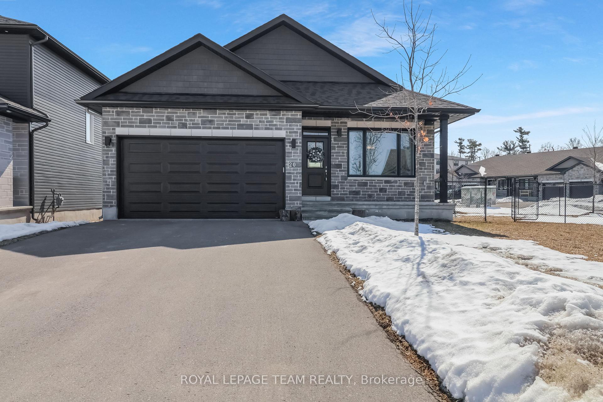 Photo 3 of 20 Seabert Drive, Arnprior, Arnprior — HOMEH