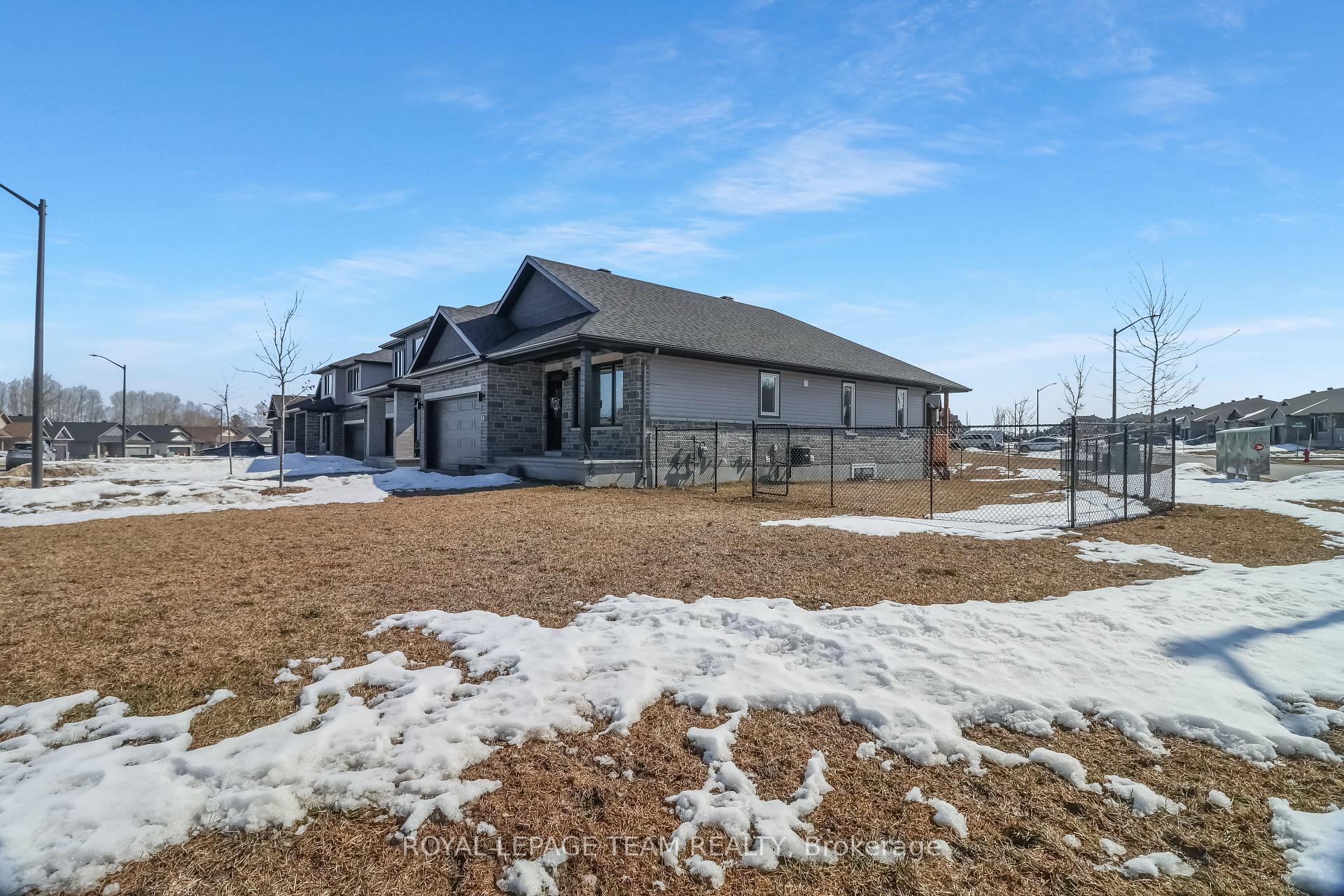 Photo 4 of 20 Seabert Drive, Arnprior, Arnprior — HOMEH