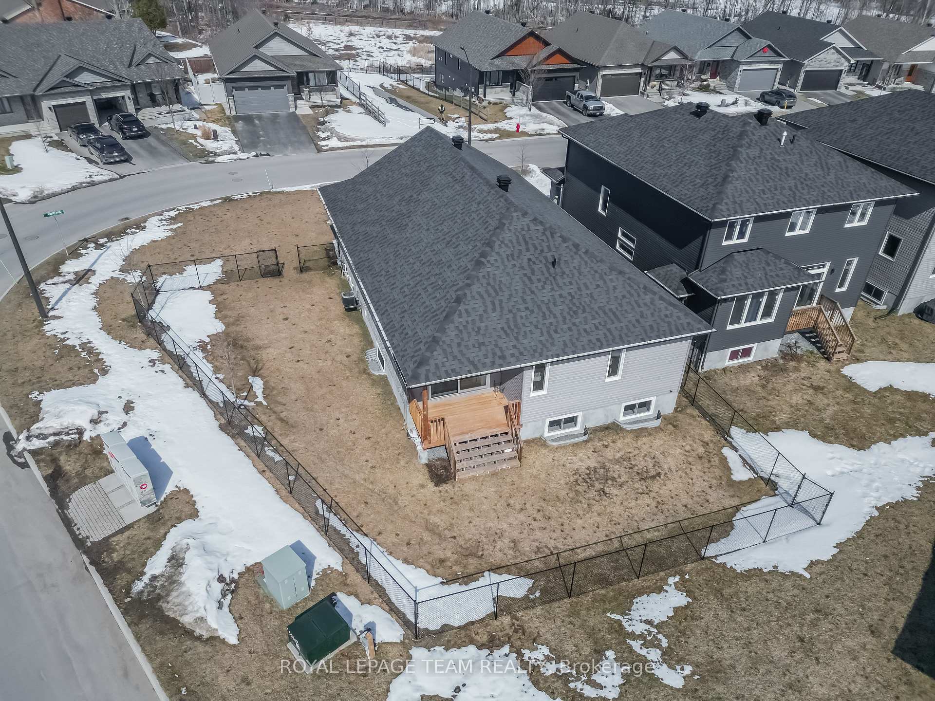 Photo 40 of 20 Seabert Drive, Arnprior, Arnprior — HOMEH