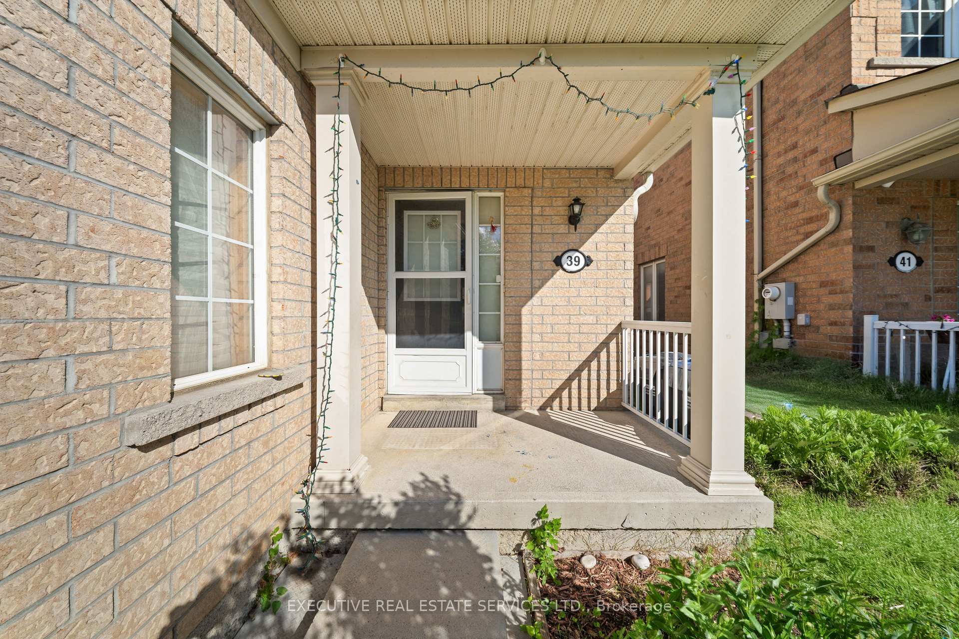 Photo 5 of 39 Kintyre Street, Brampton, Heart Lake West — HOMEH