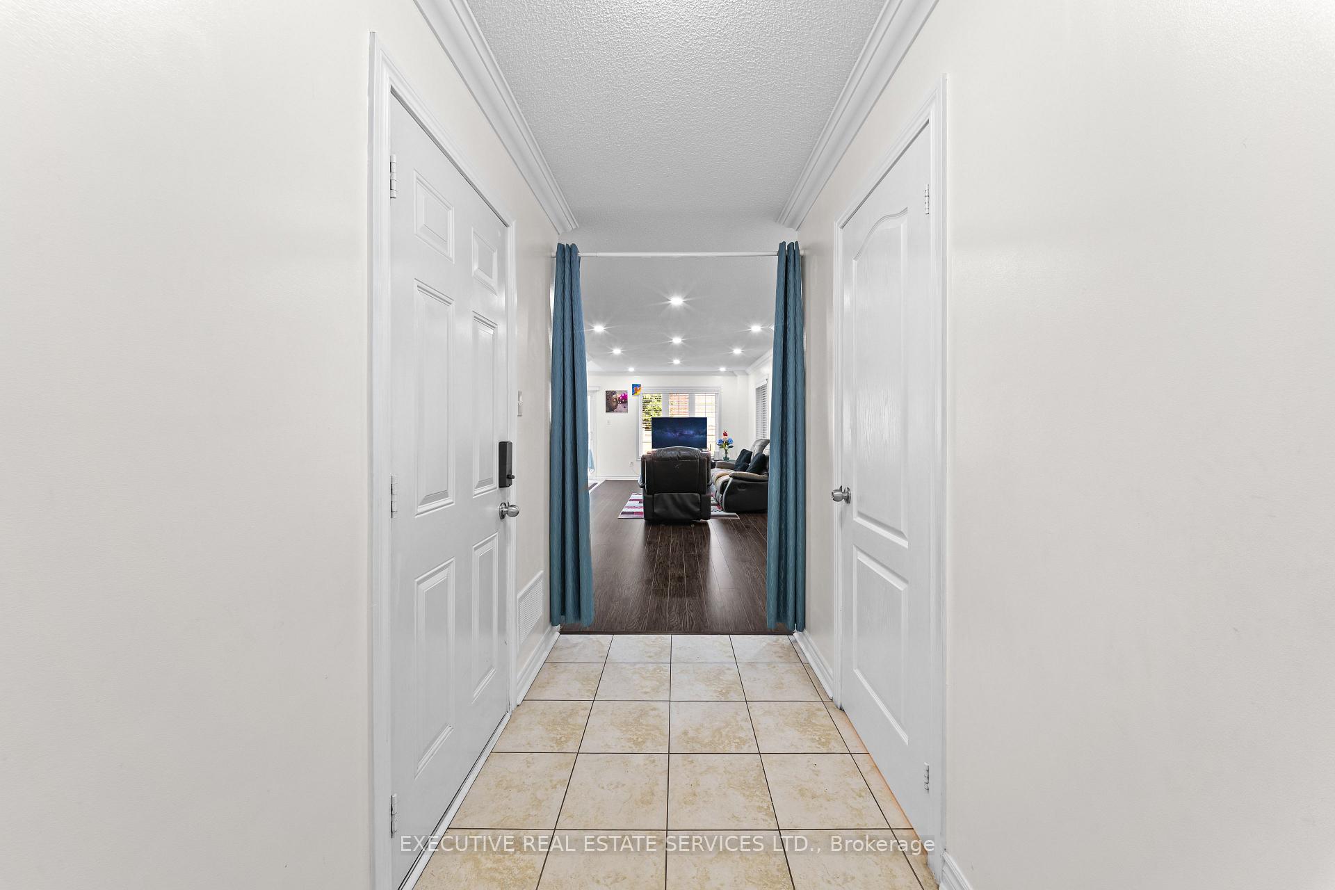 Photo 7 of 39 Kintyre Street, Brampton, Heart Lake West — HOMEH
