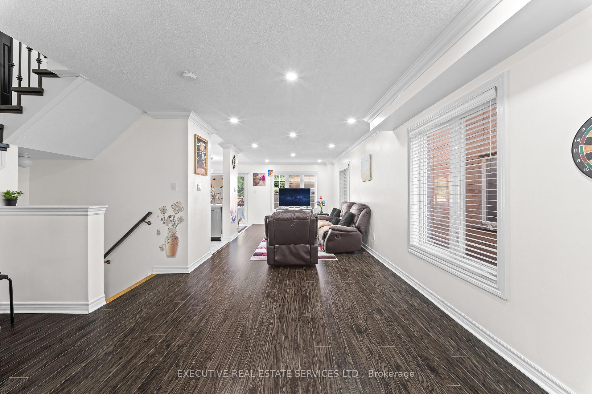 Photo 10 of 39 Kintyre Street, Brampton, Heart Lake West — HOMEH