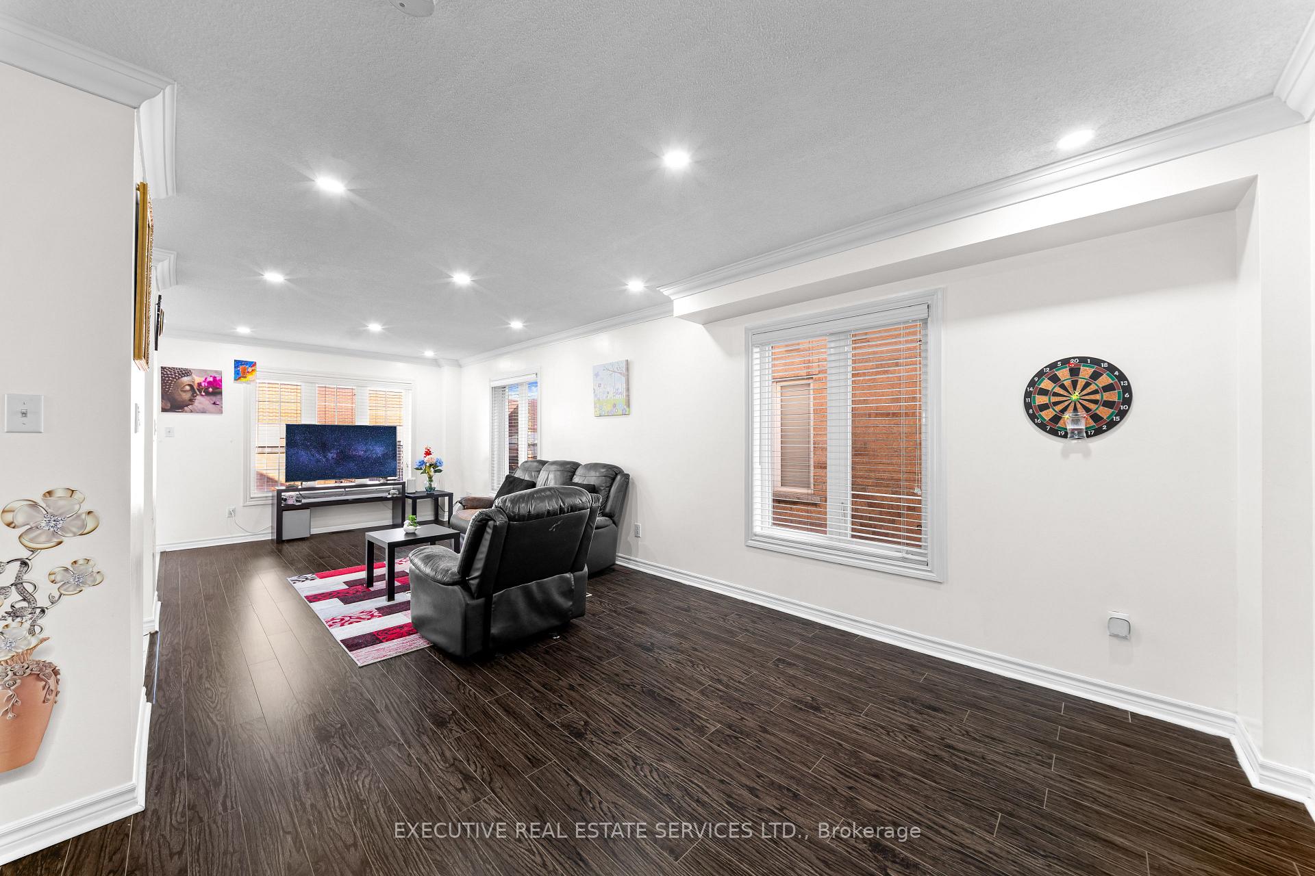 Photo 11 of 39 Kintyre Street, Brampton, Heart Lake West — HOMEH
