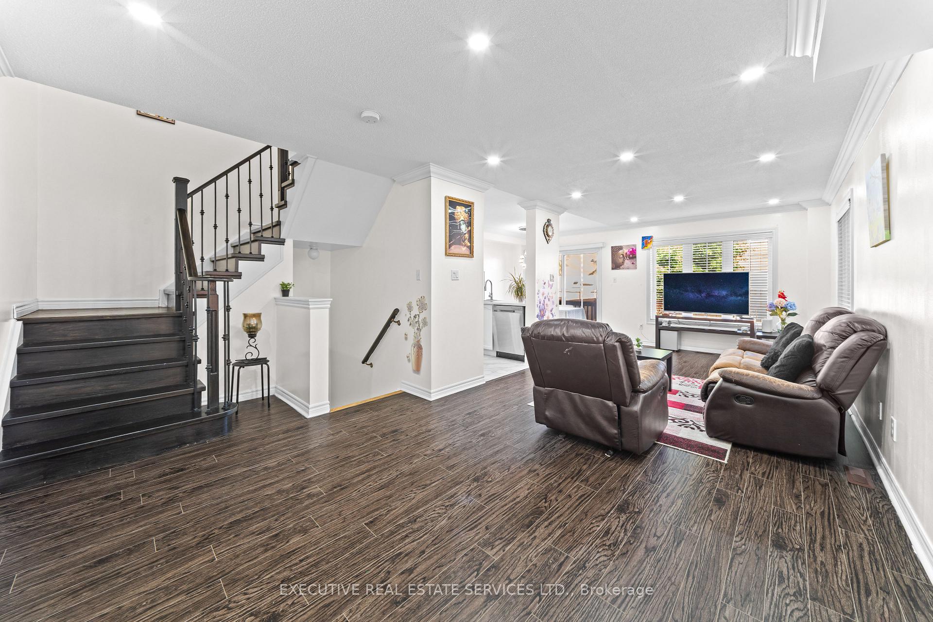 Photo 12 of 39 Kintyre Street, Brampton, Heart Lake West — HOMEH