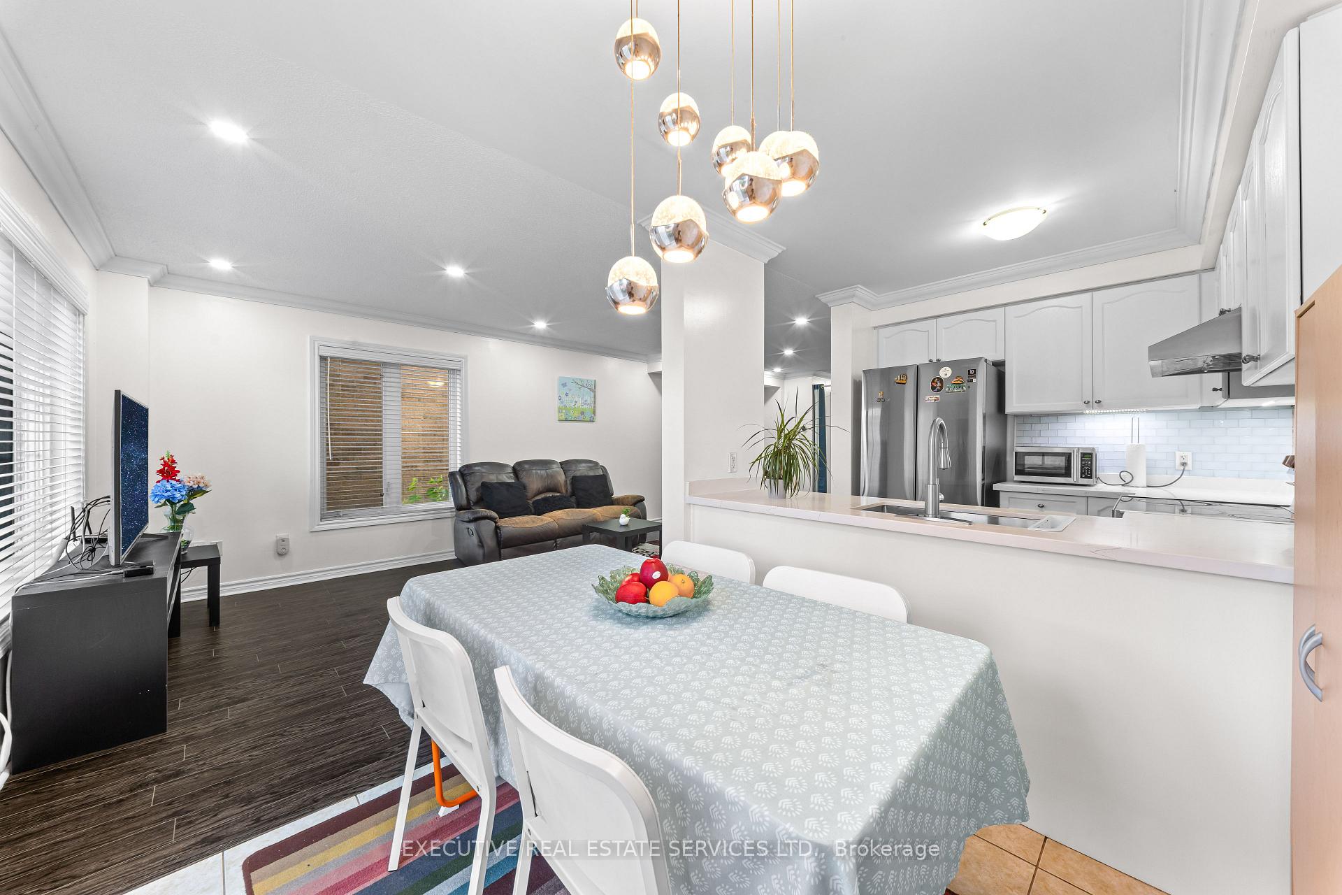 Photo 15 of 39 Kintyre Street, Brampton, Heart Lake West — HOMEH