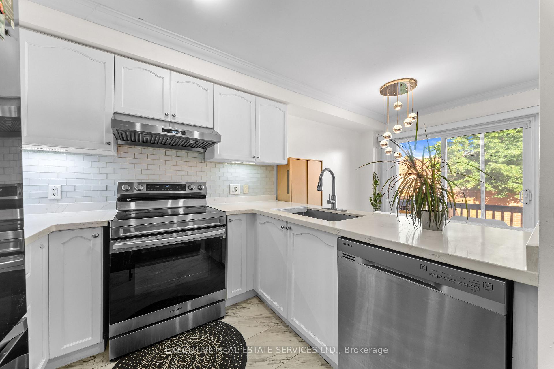 Photo 18 of 39 Kintyre Street, Brampton, Heart Lake West — HOMEH