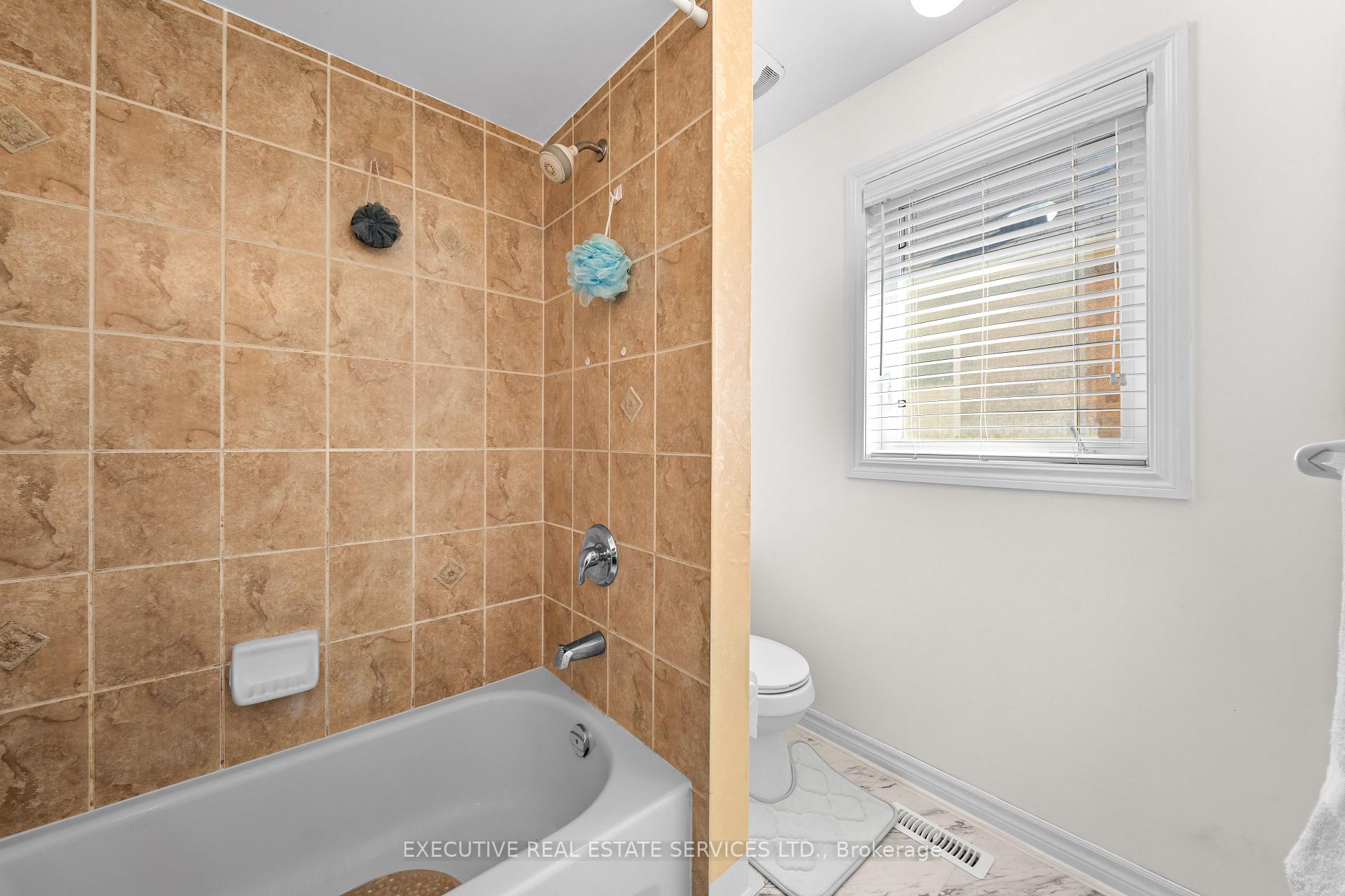 Photo 27 of 39 Kintyre Street, Brampton, Heart Lake West — HOMEH