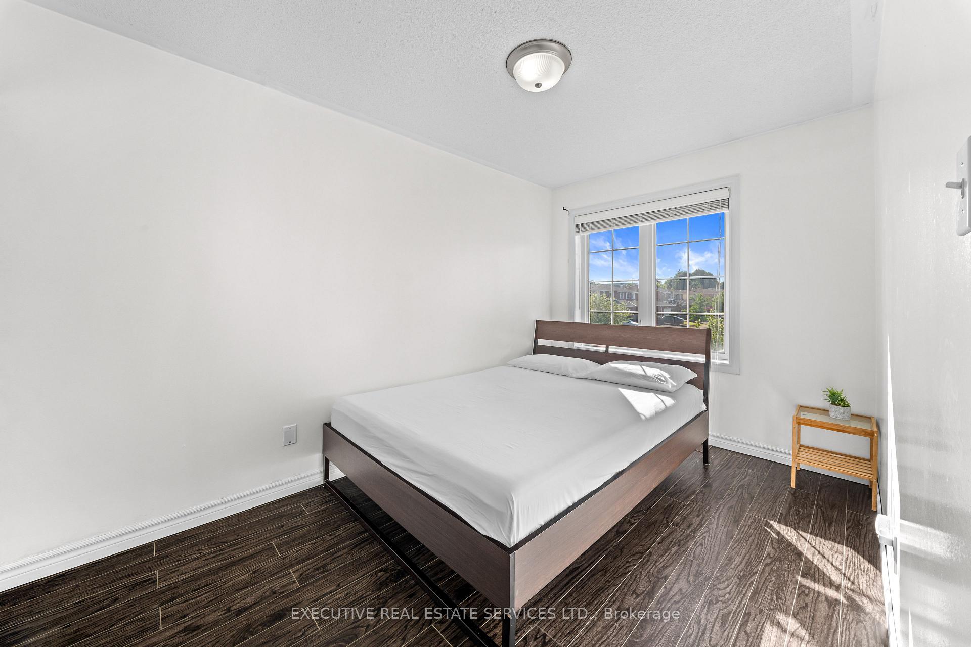 Photo 28 of 39 Kintyre Street, Brampton, Heart Lake West — HOMEH