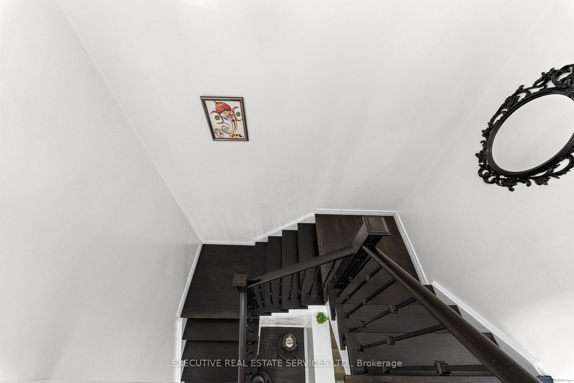 Photo 32 of 39 Kintyre Street, Brampton, Heart Lake West — HOMEH