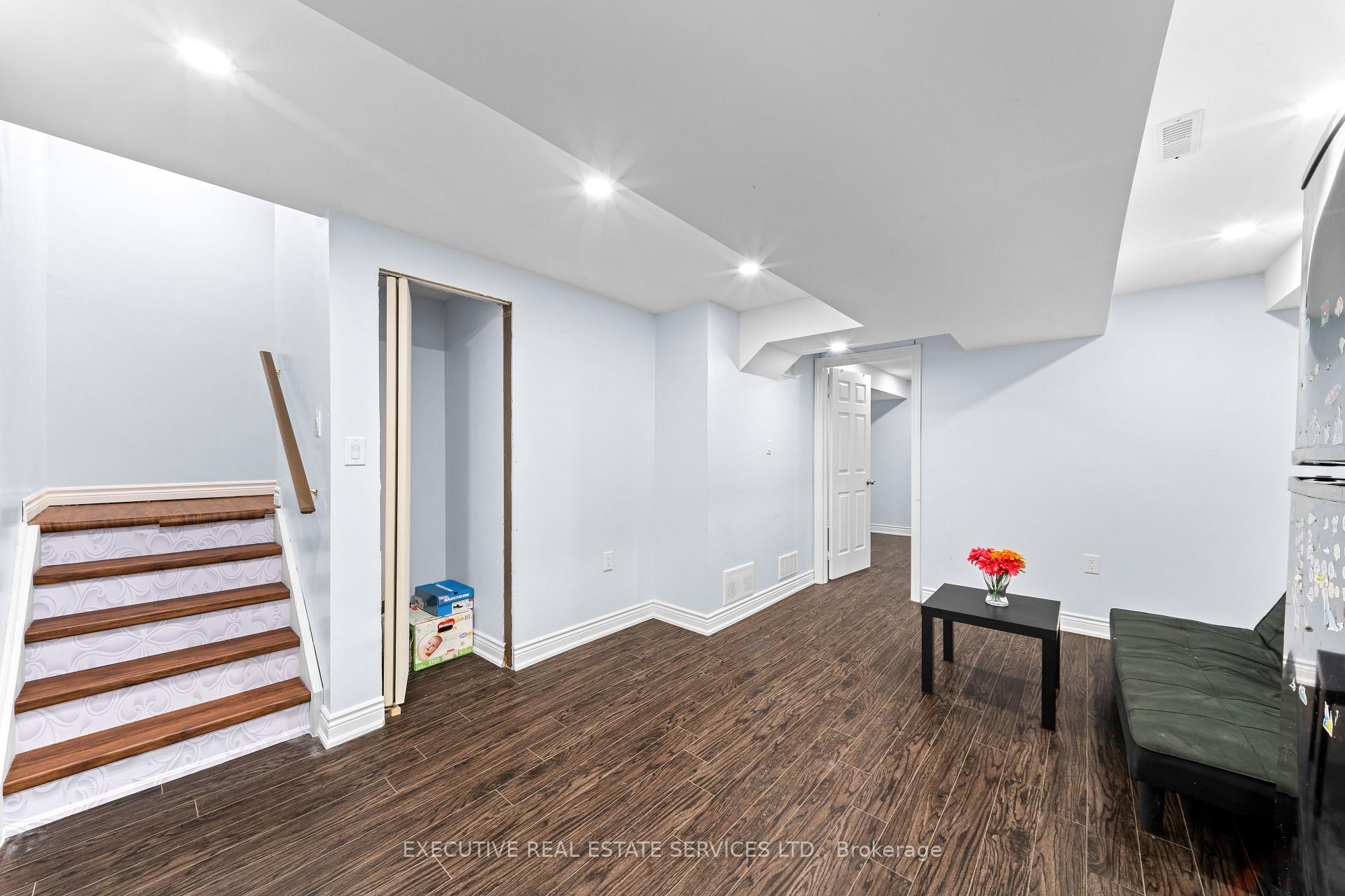 Photo 34 of 39 Kintyre Street, Brampton, Heart Lake West — HOMEH