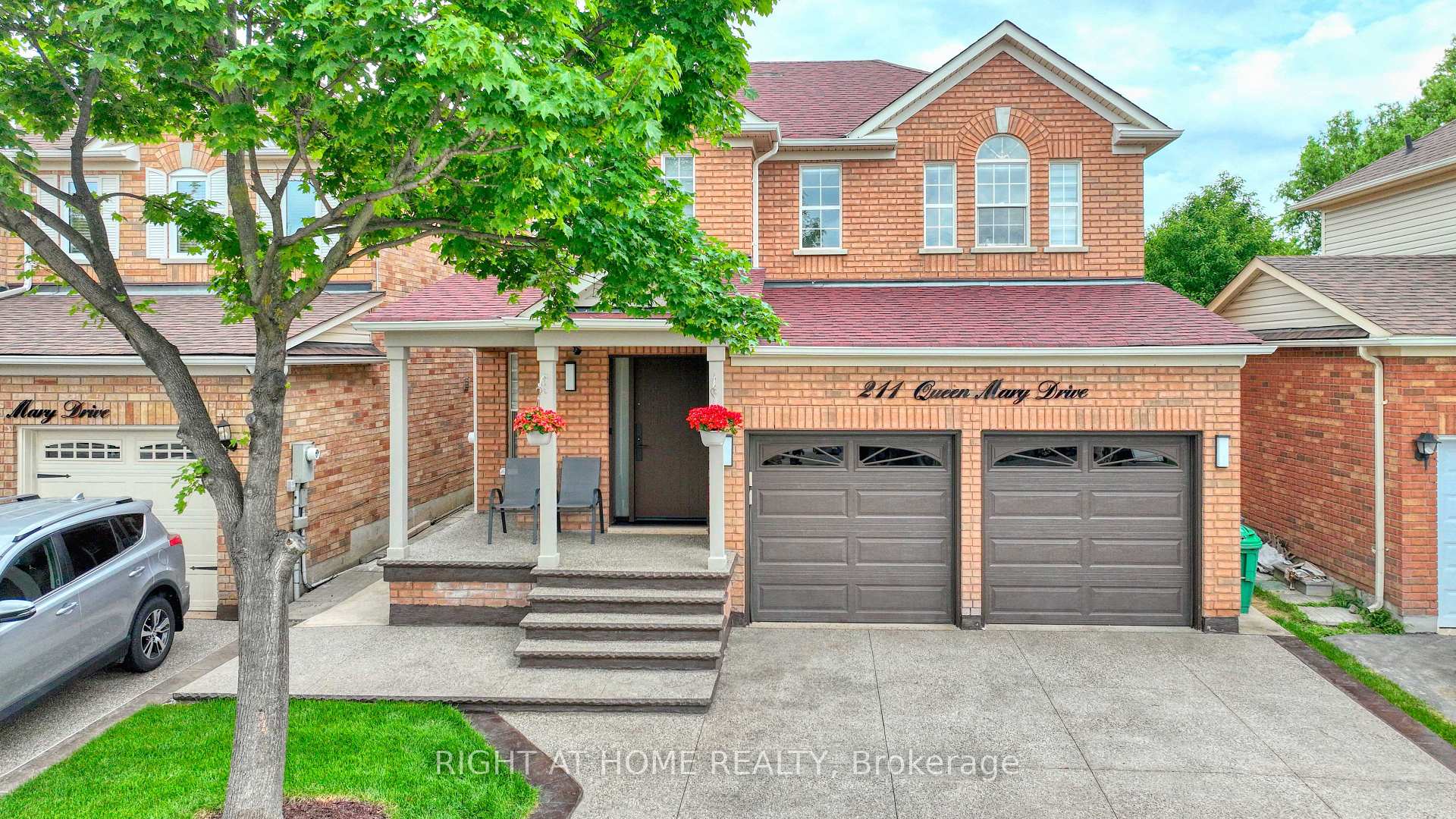 Photo 38 of 211 Queen Mary Drive, Brampton, Fletcher's Meadow — HOMEH