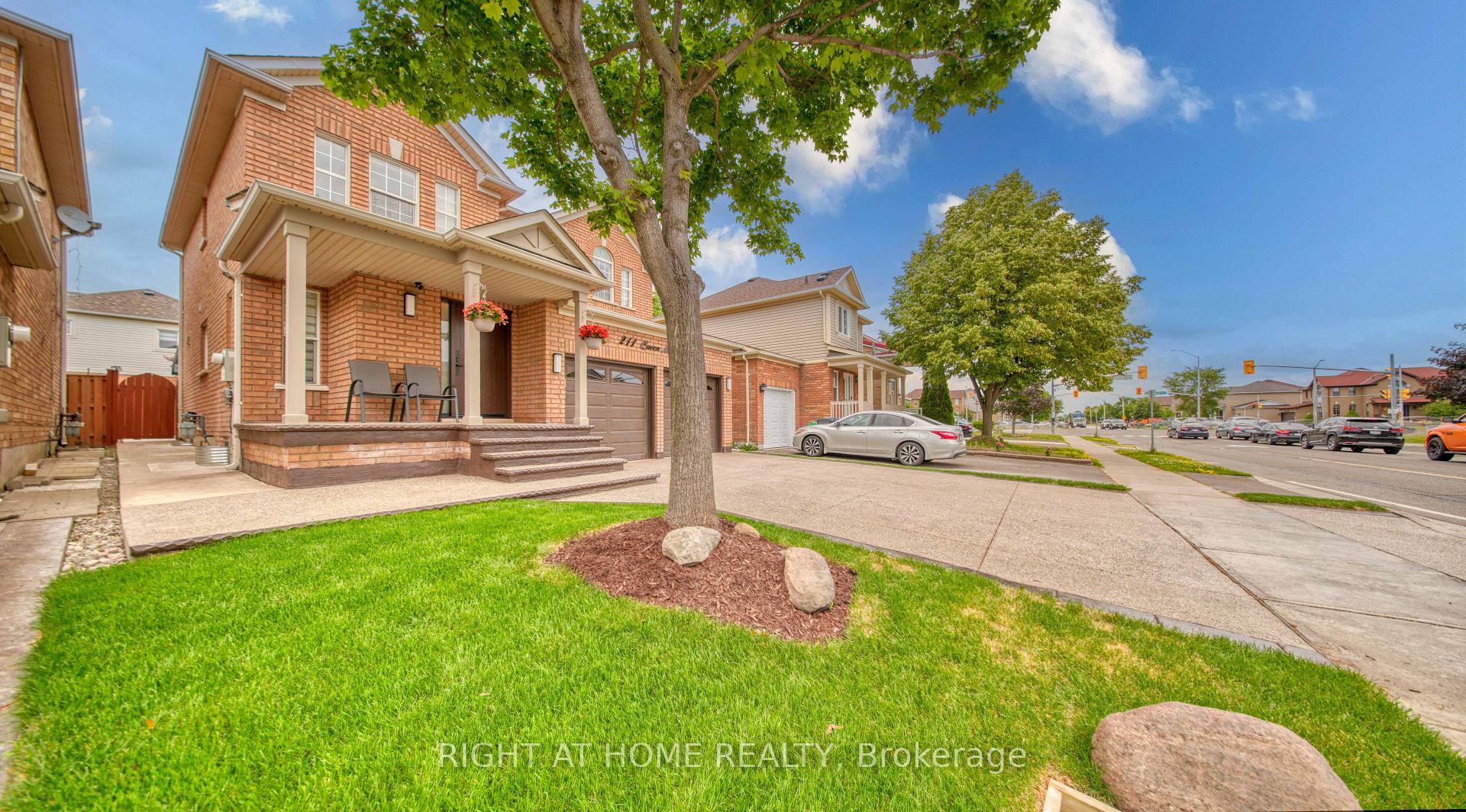 Photo 1 of 211 Queen Mary Drive, Brampton, Fletcher's Meadow — HOMEH