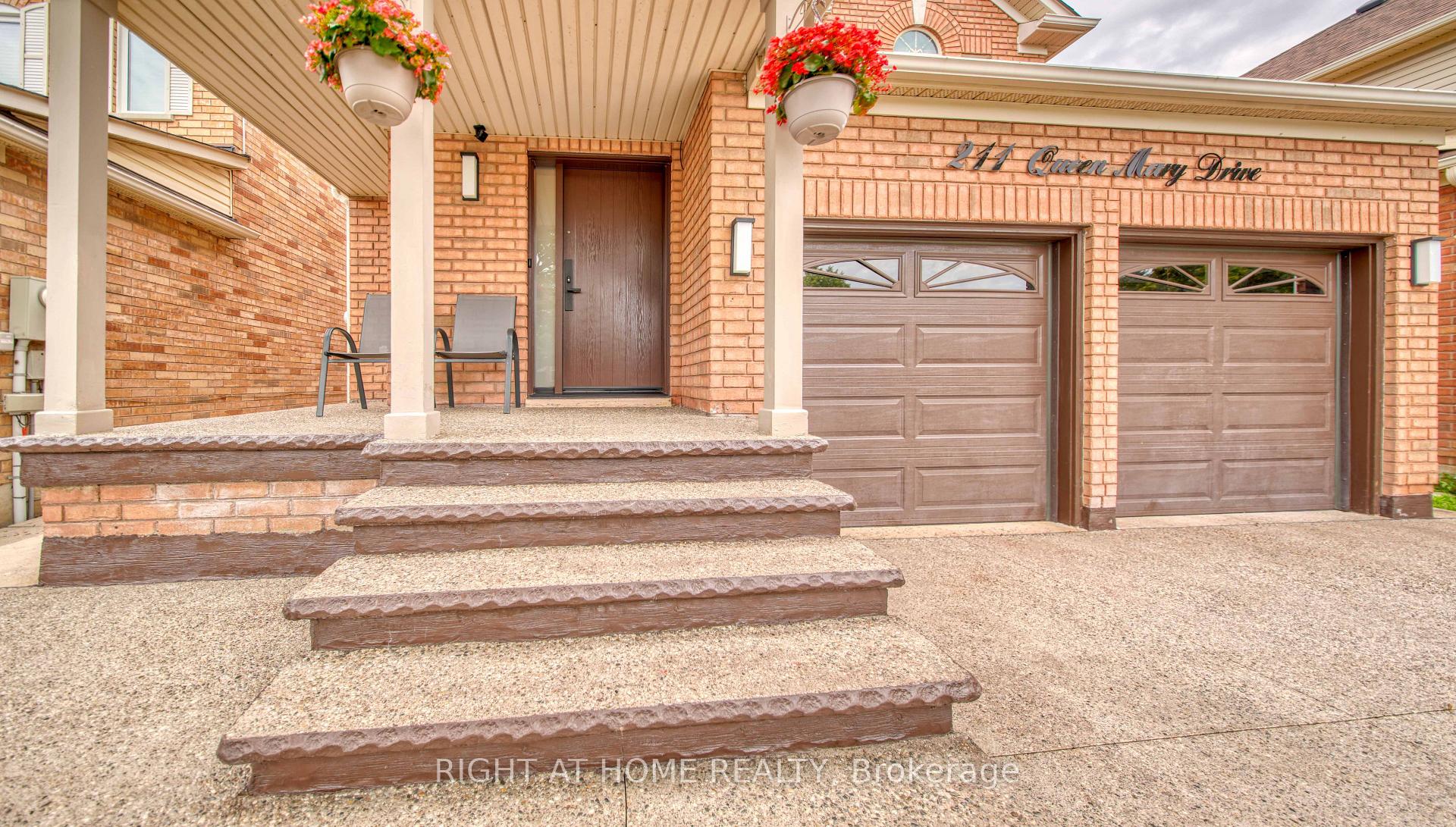 Photo 2 of 211 Queen Mary Drive, Brampton, Fletcher's Meadow — HOMEH