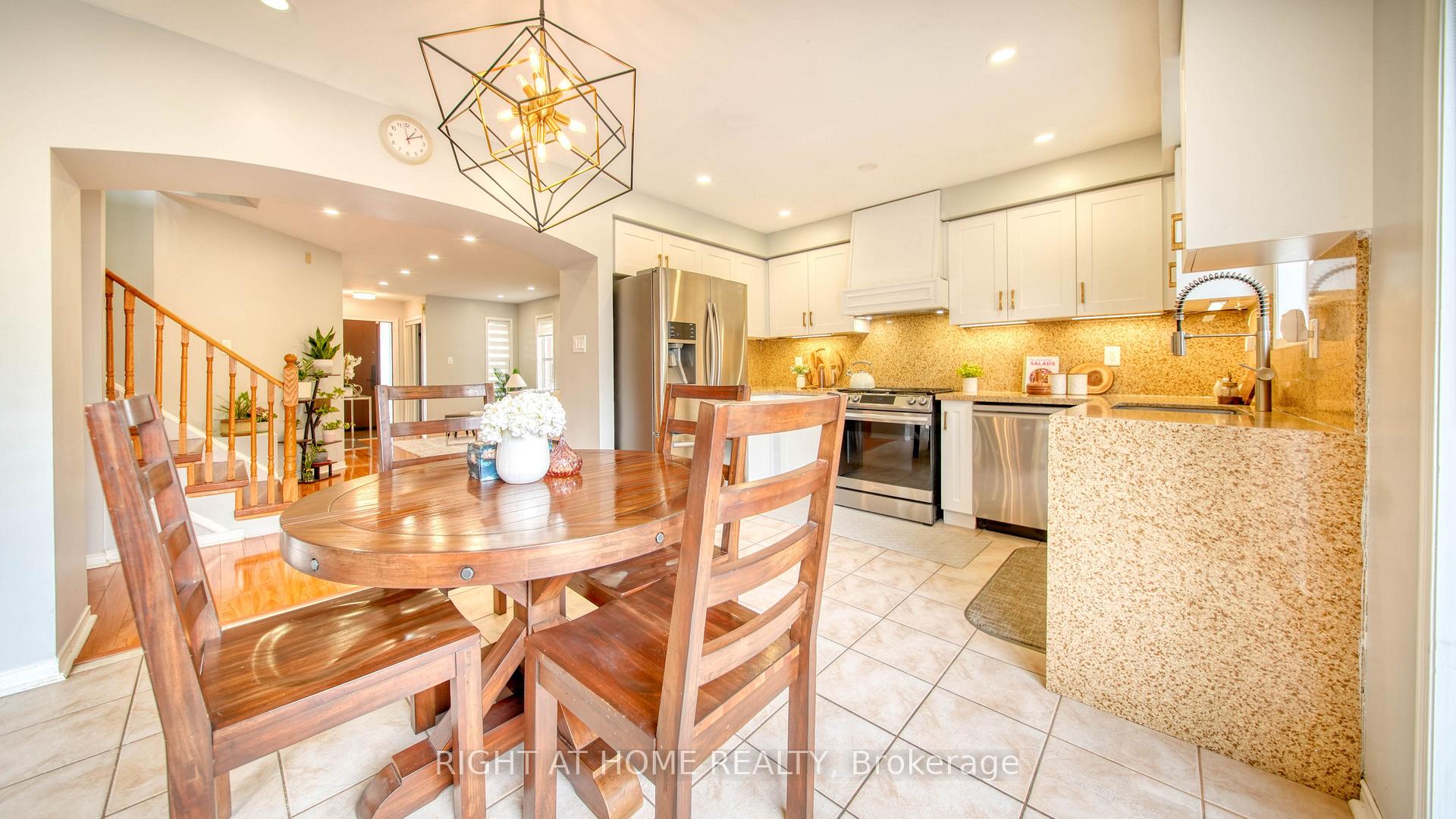 Photo 8 of 211 Queen Mary Drive, Brampton, Fletcher's Meadow — HOMEH