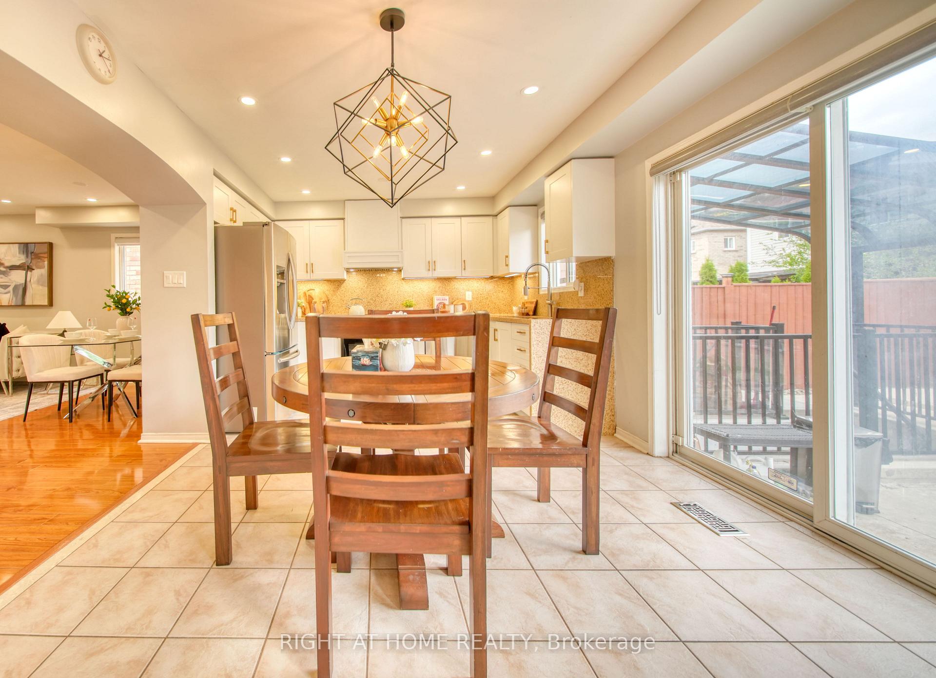 Photo 13 of 211 Queen Mary Drive, Brampton, Fletcher's Meadow — HOMEH