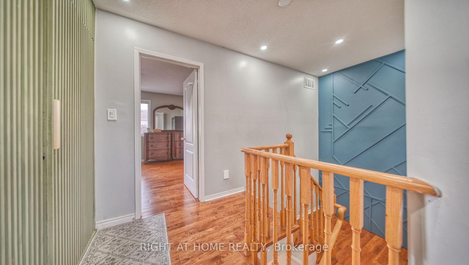 Photo 16 of 211 Queen Mary Drive, Brampton, Fletcher's Meadow — HOMEH