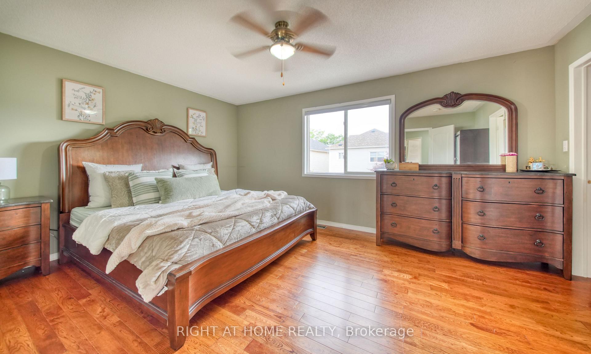 Photo 17 of 211 Queen Mary Drive, Brampton, Fletcher's Meadow — HOMEH