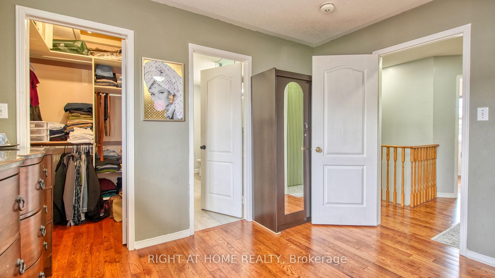 Photo 18 of 211 Queen Mary Drive, Brampton, Fletcher's Meadow — HOMEH