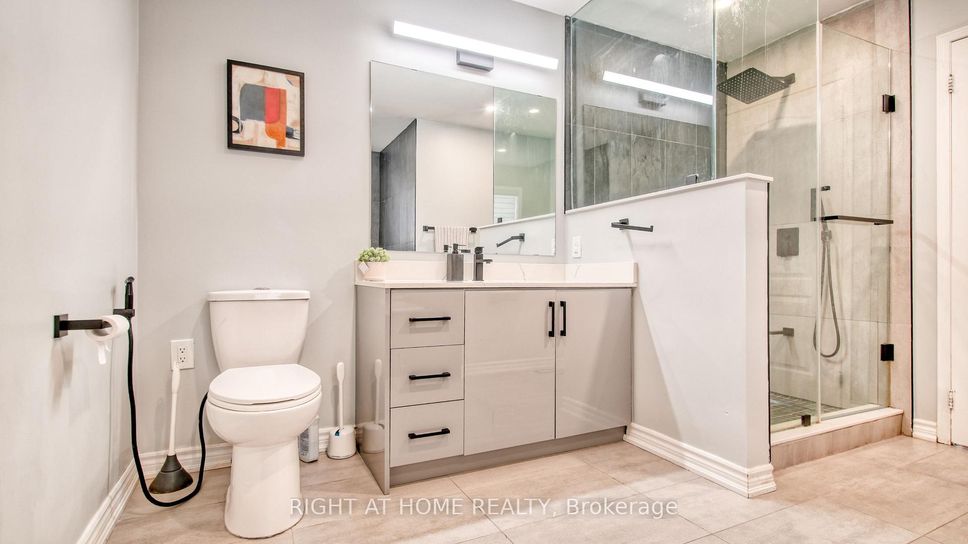 Photo 19 of 211 Queen Mary Drive, Brampton, Fletcher's Meadow — HOMEH