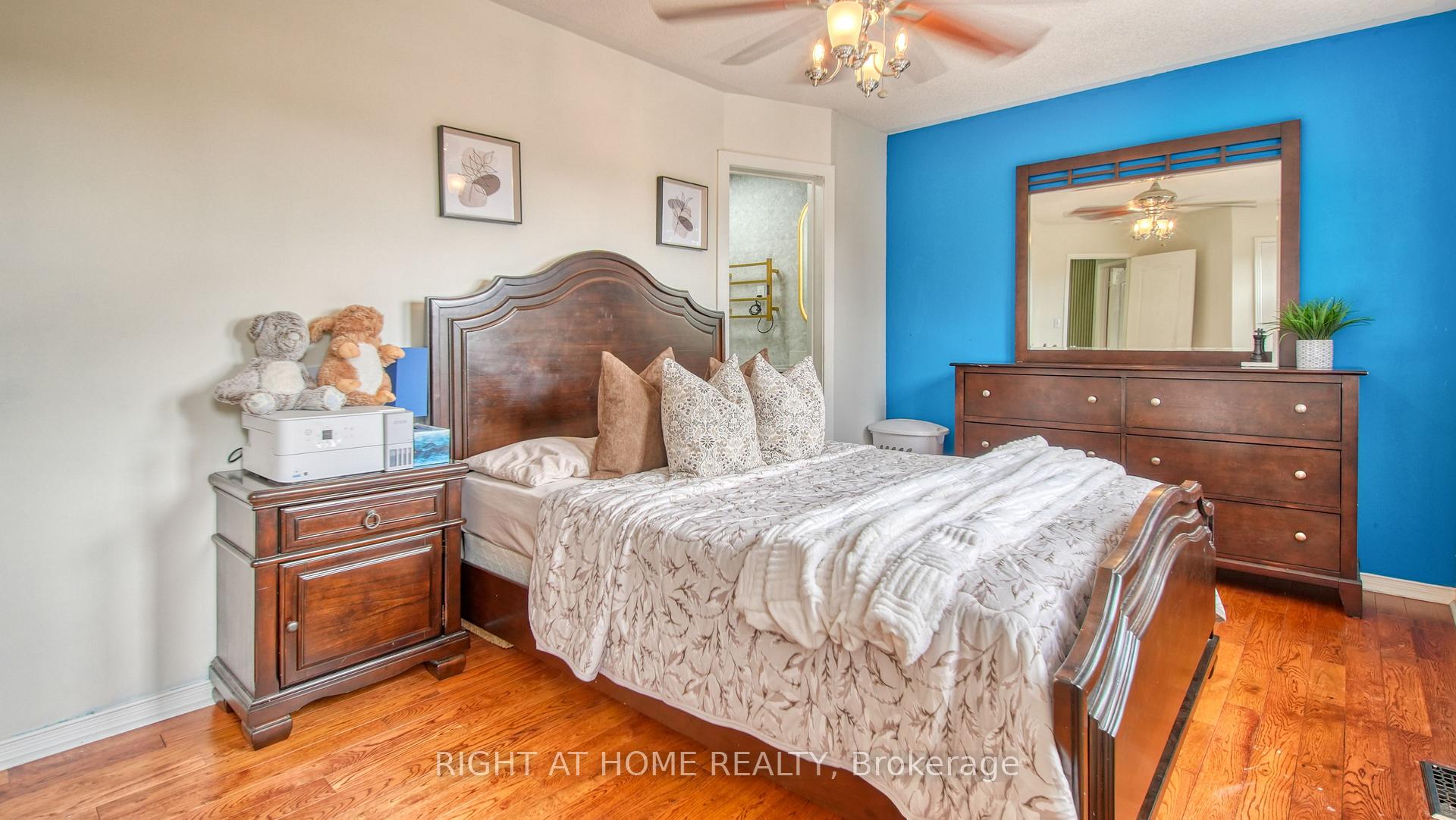 Photo 22 of 211 Queen Mary Drive, Brampton, Fletcher's Meadow — HOMEH