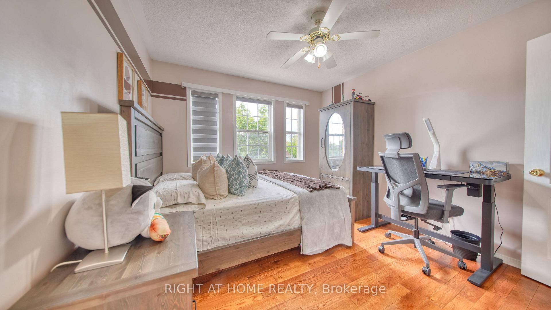 Photo 24 of 211 Queen Mary Drive, Brampton, Fletcher's Meadow — HOMEH