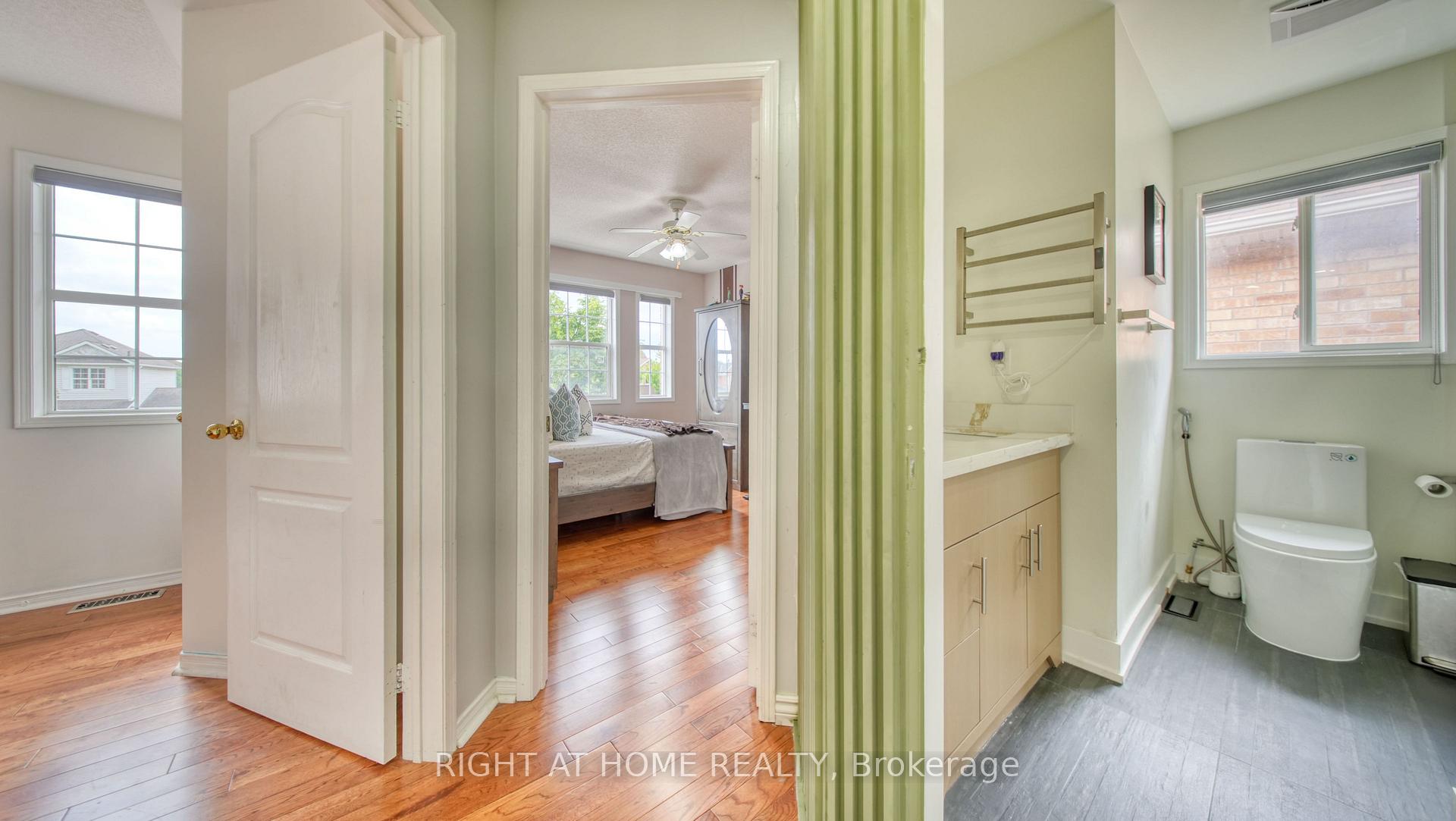 Photo 25 of 211 Queen Mary Drive, Brampton, Fletcher's Meadow — HOMEH
