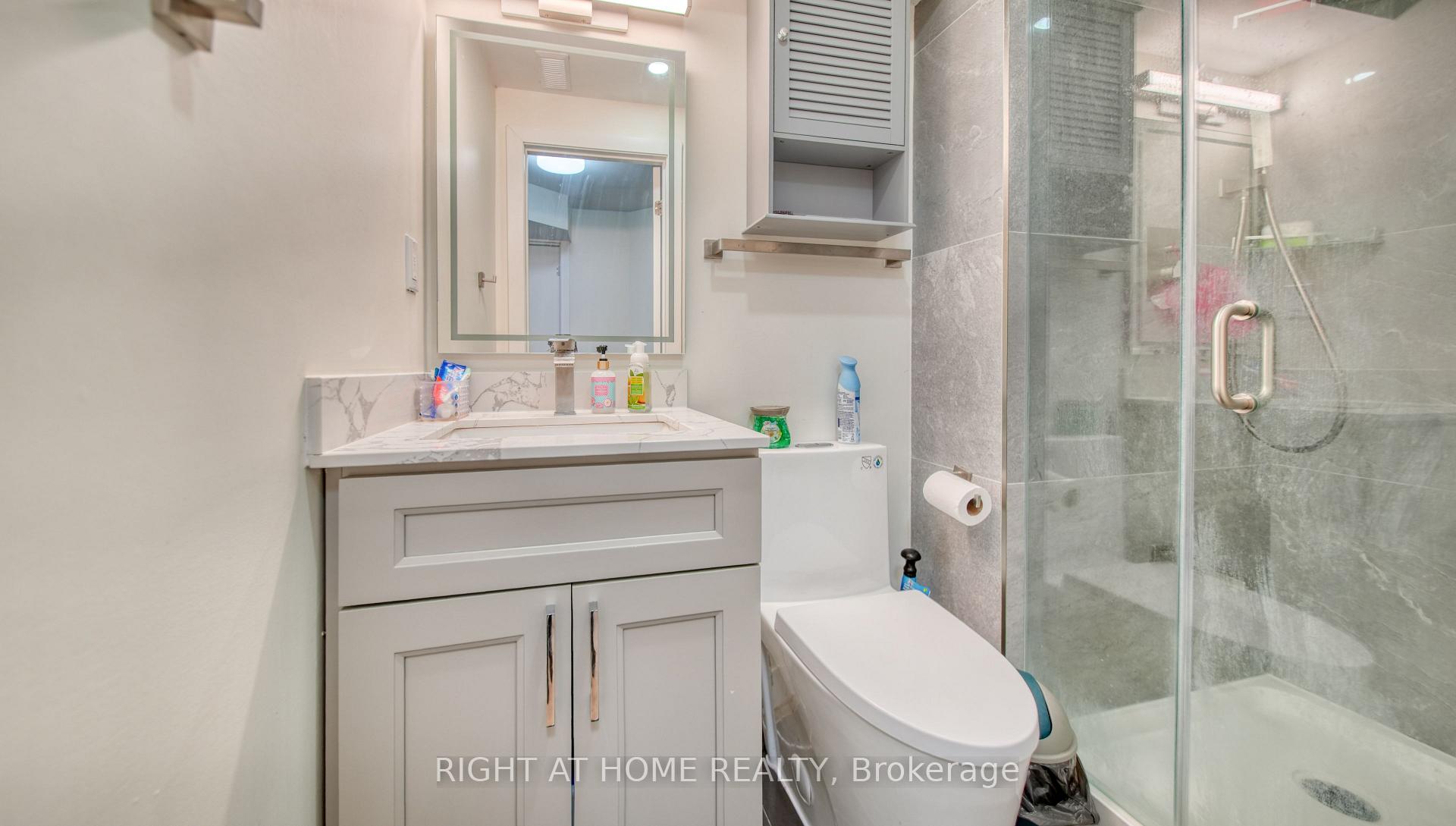 Photo 30 of 211 Queen Mary Drive, Brampton, Fletcher's Meadow — HOMEH