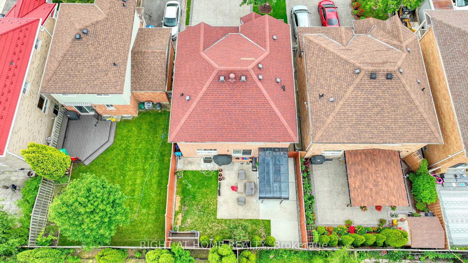 Photo 37 of 211 Queen Mary Drive, Brampton, Fletcher's Meadow — HOMEH