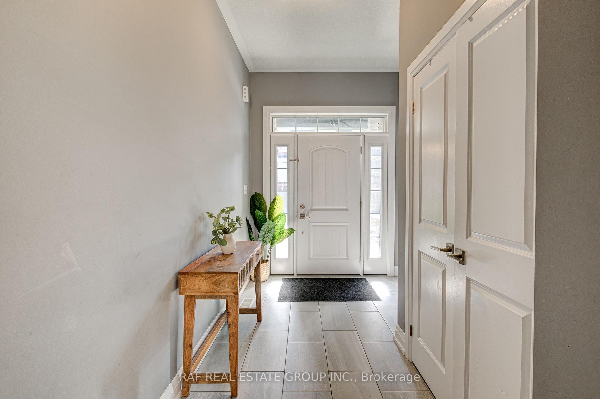 Photo 5 of 127 Ian Ormston Drive, Kitchener, Doon South — HOMEH