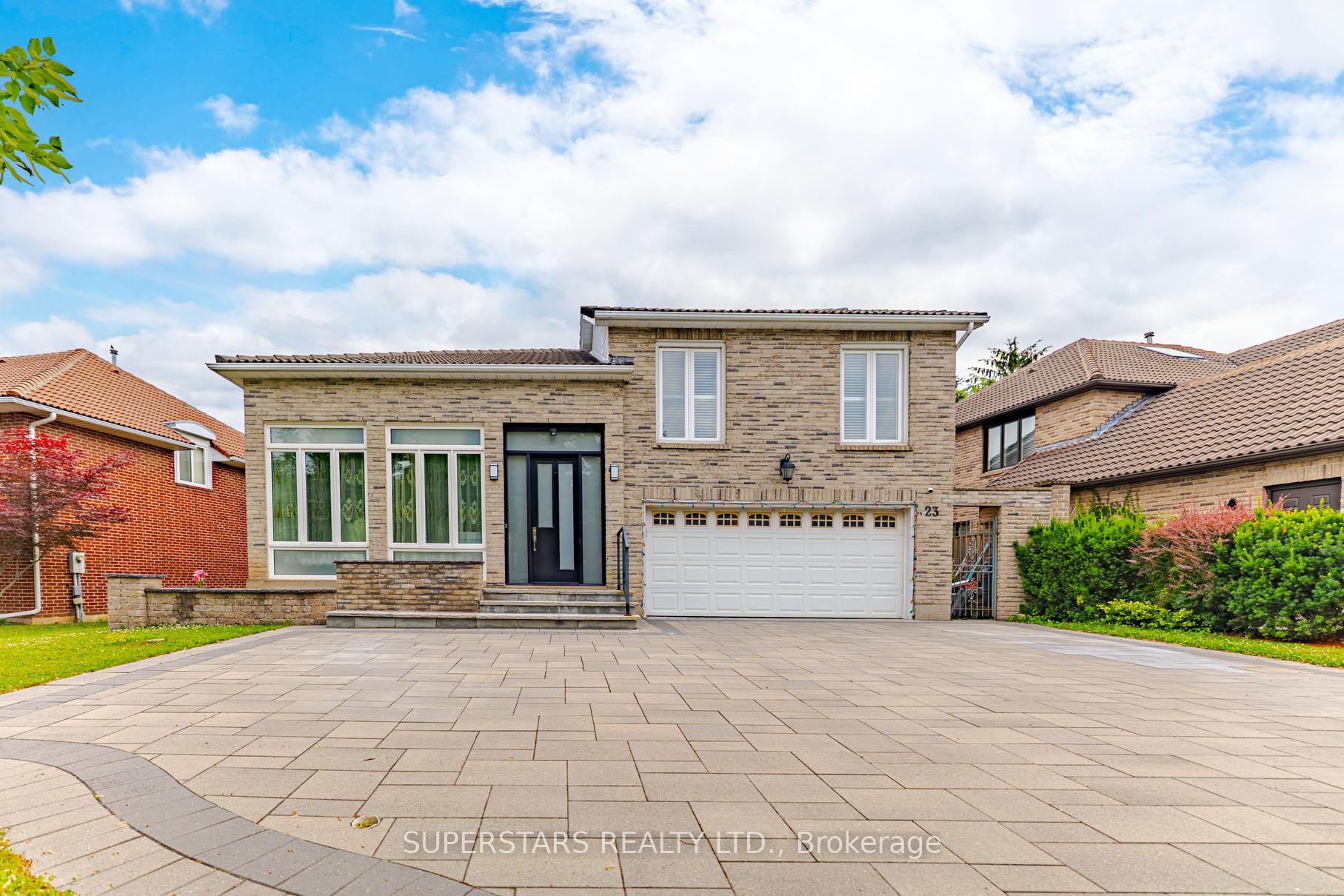 Photo 2 of 23 Montgomery Court, Markham, Buttonville — HOMEH