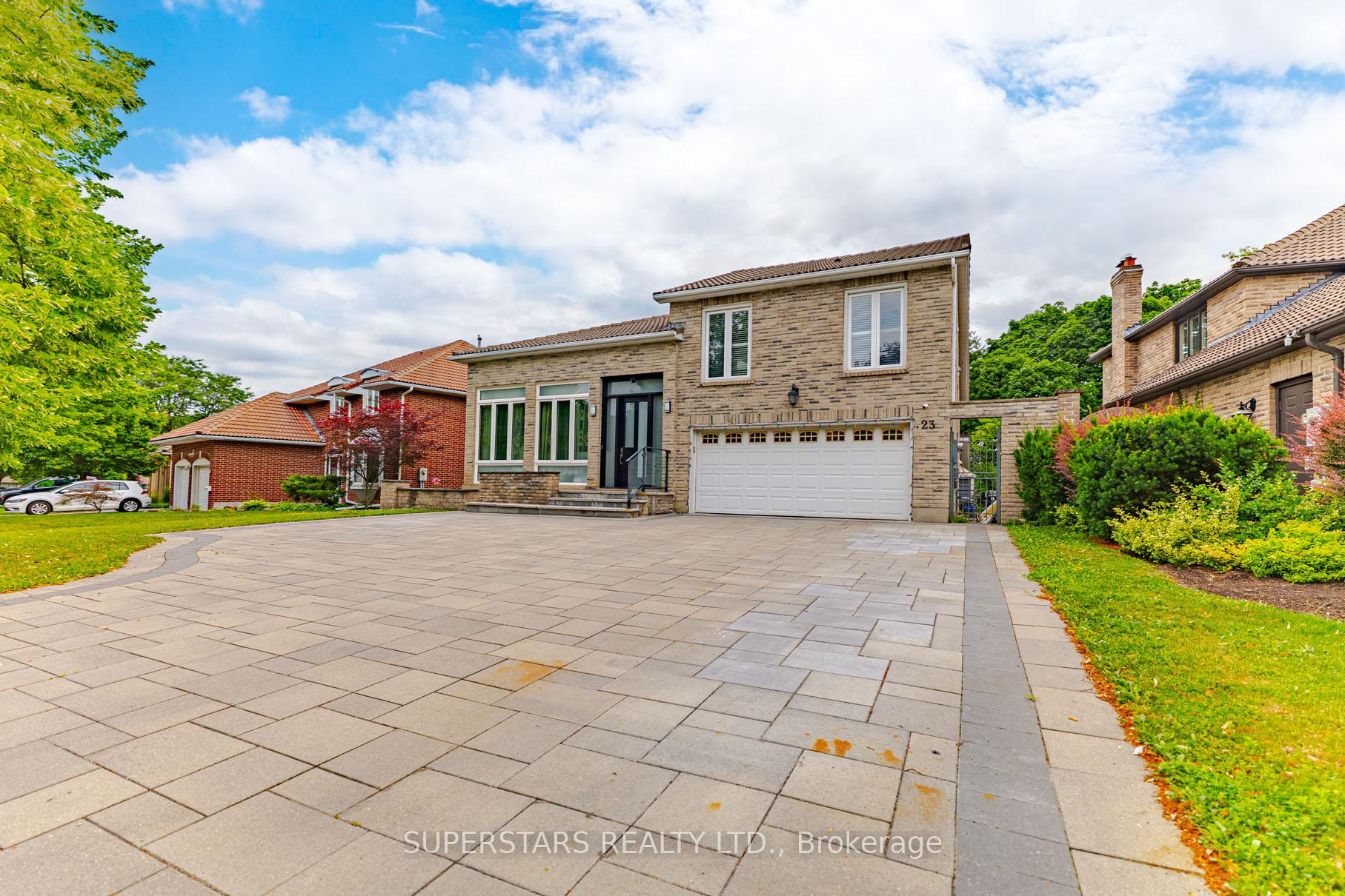 Photo 3 of 23 Montgomery Court, Markham, Buttonville — HOMEH