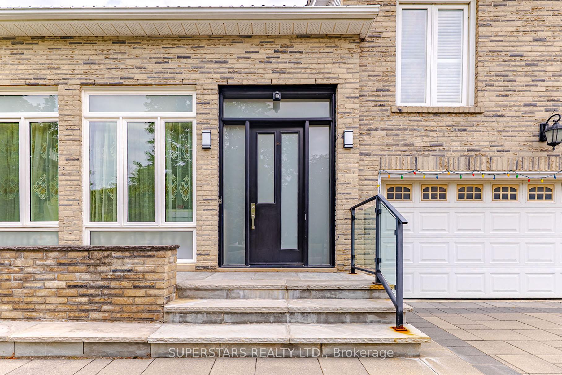 Photo 5 of 23 Montgomery Court, Markham, Buttonville — HOMEH