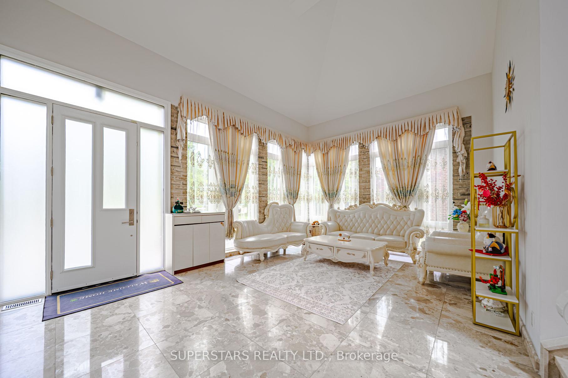 Photo 6 of 23 Montgomery Court, Markham, Buttonville — HOMEH