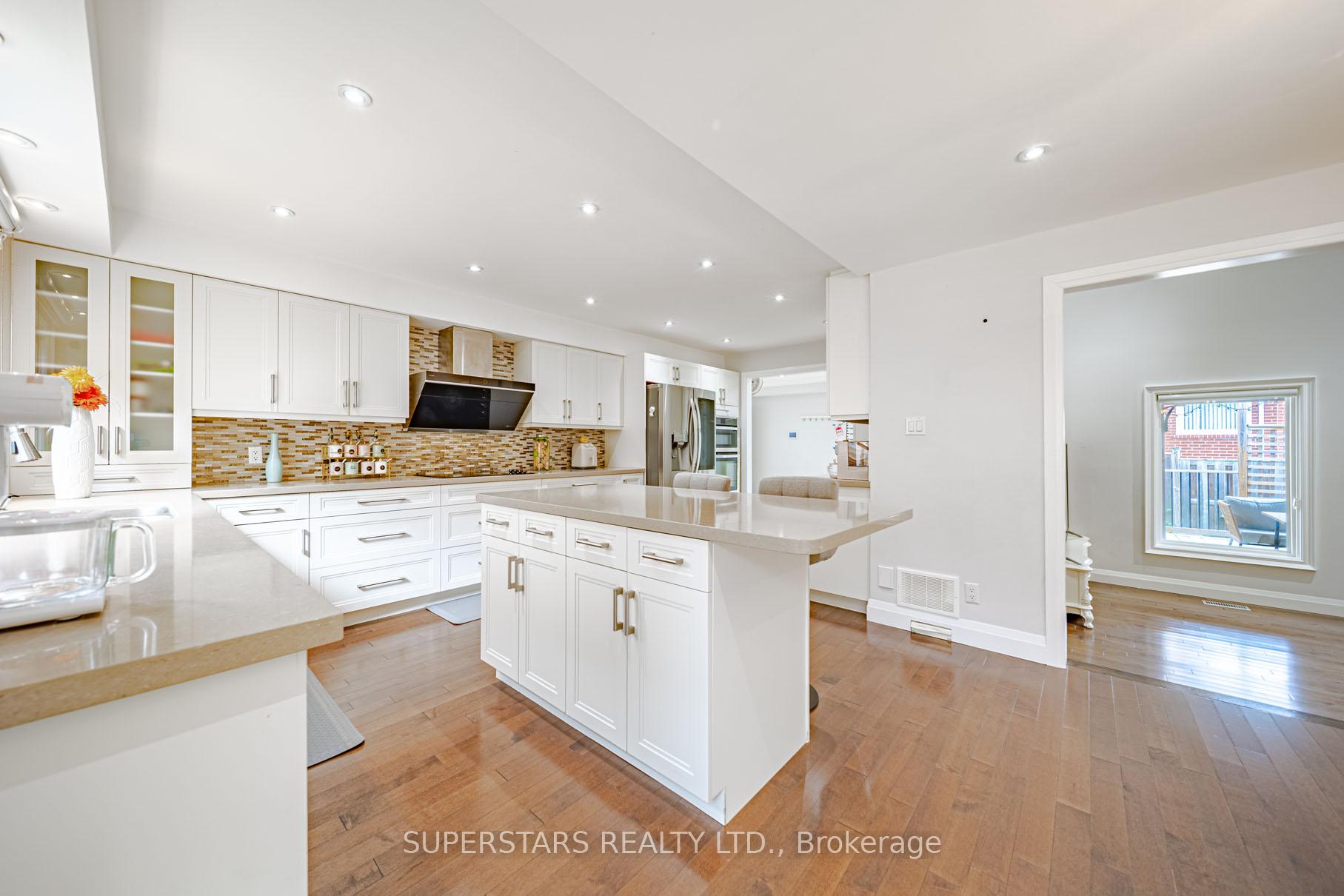 Photo 11 of 23 Montgomery Court, Markham, Buttonville — HOMEH
