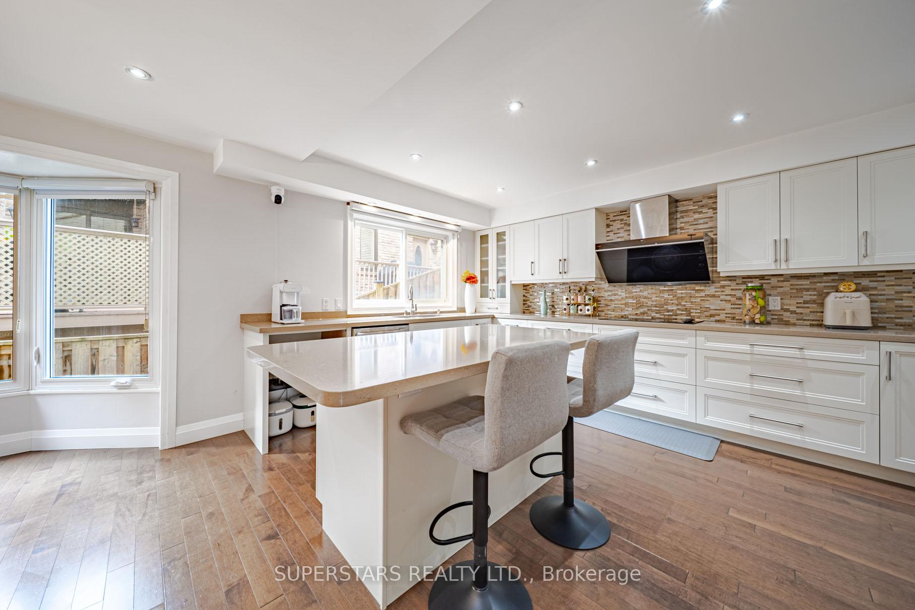 Photo 12 of 23 Montgomery Court, Markham, Buttonville — HOMEH