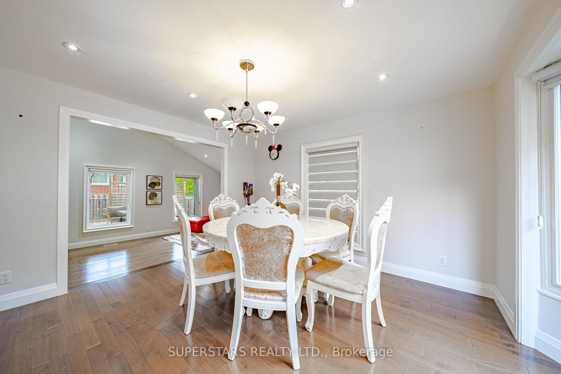Photo 15 of 23 Montgomery Court, Markham, Buttonville — HOMEH