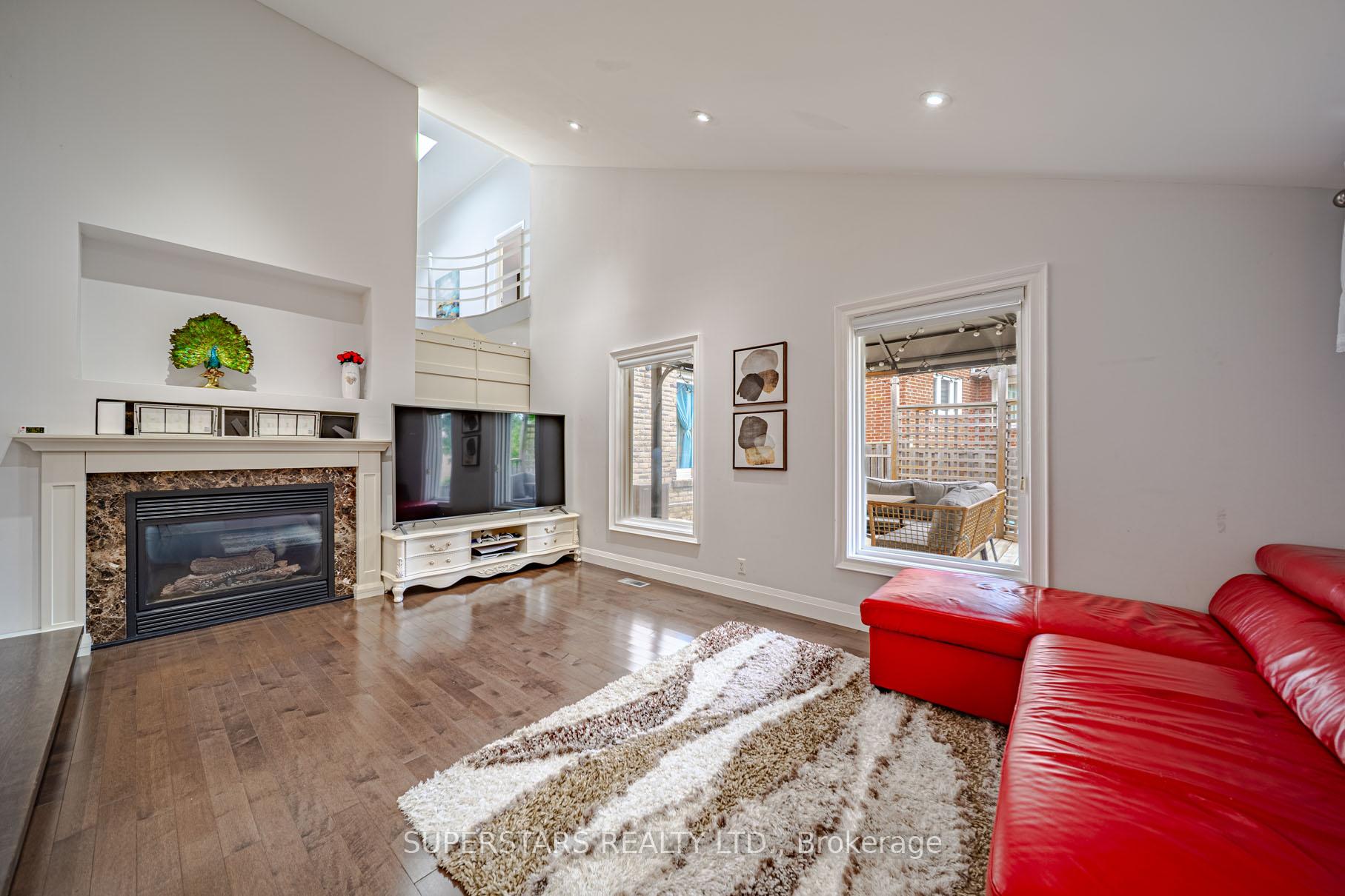 Photo 16 of 23 Montgomery Court, Markham, Buttonville — HOMEH