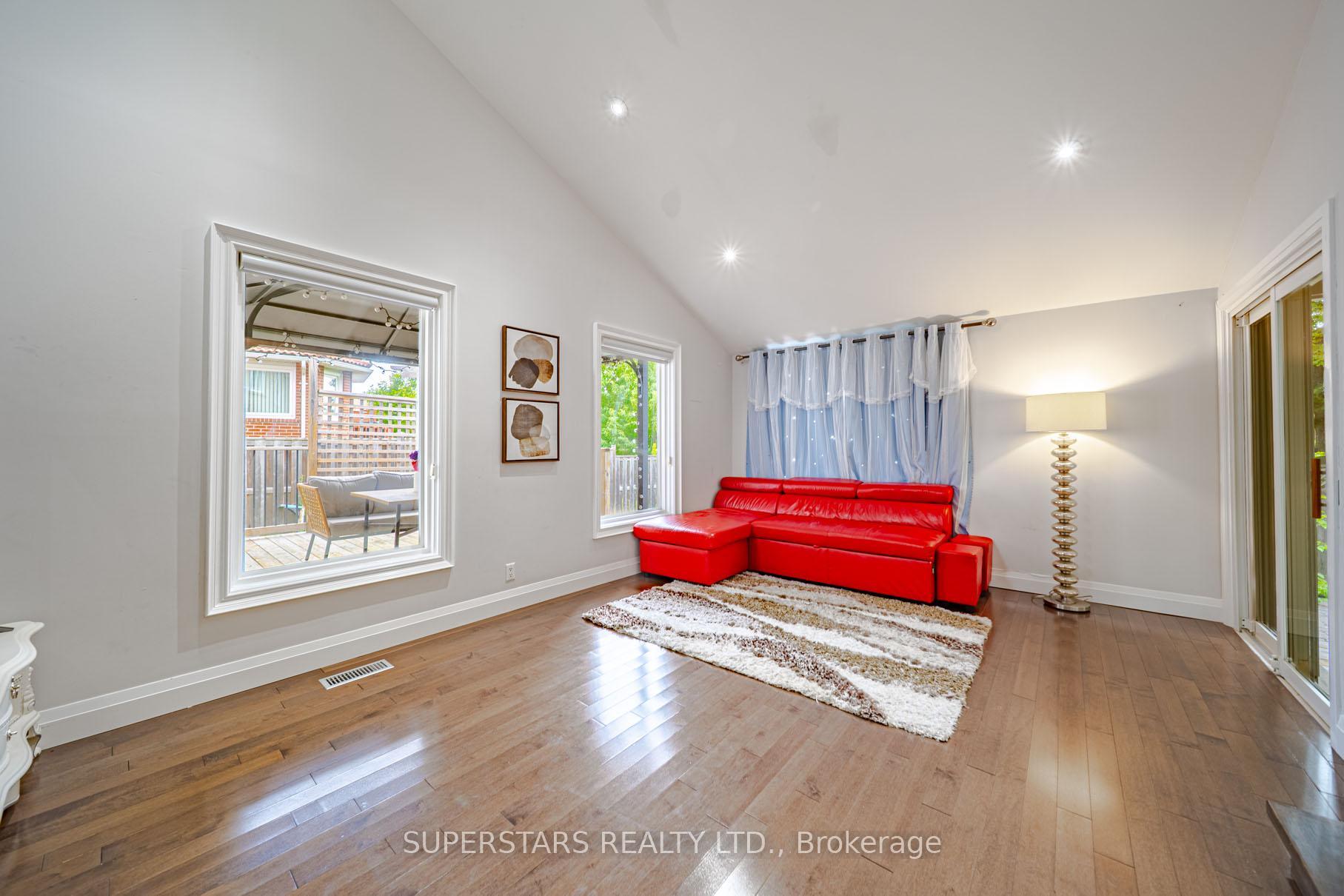 Photo 17 of 23 Montgomery Court, Markham, Buttonville — HOMEH
