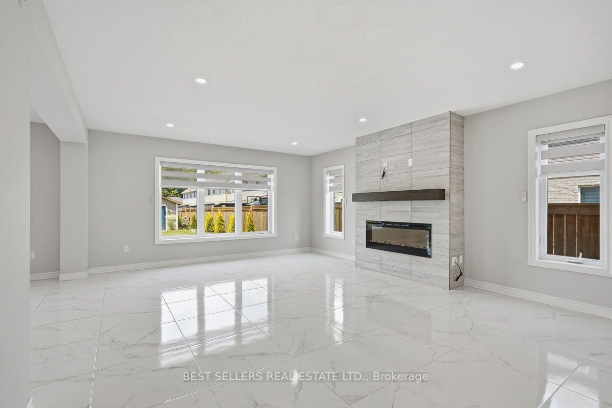 Photo 9 of 22 Weir Crescent, St. Thomas — HOMEH