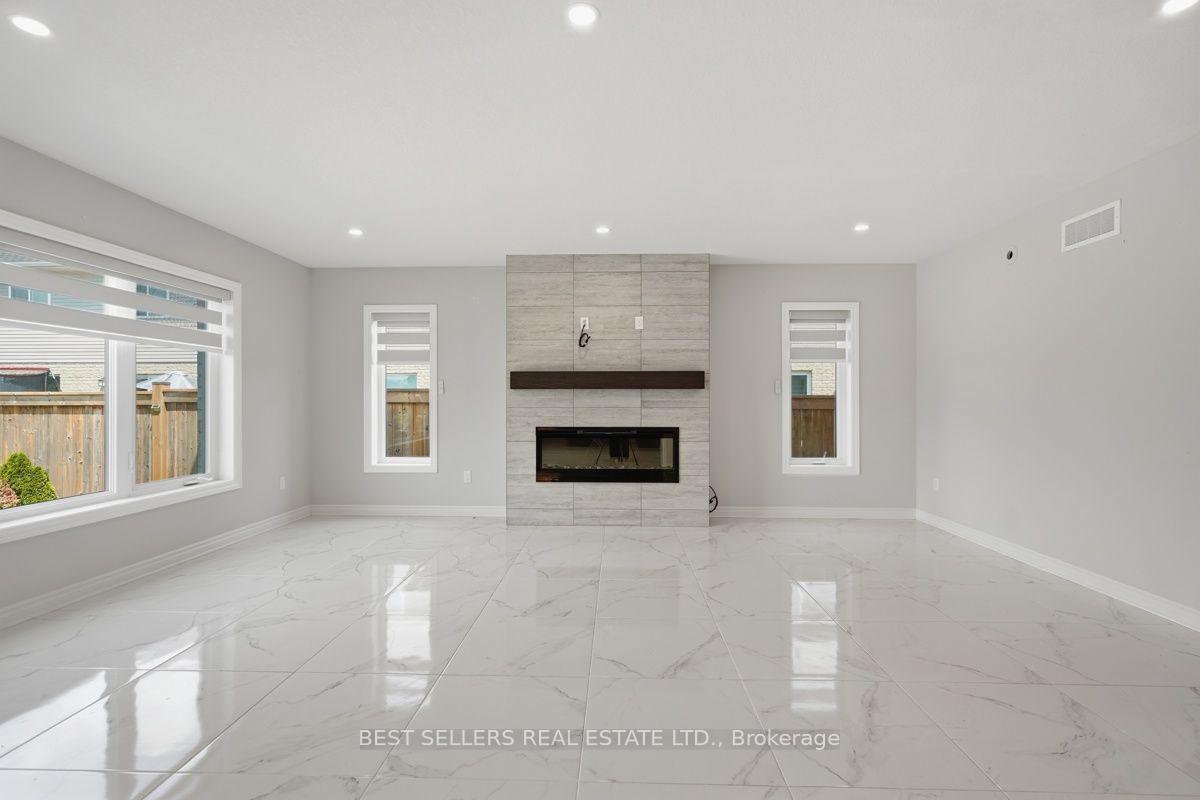 Photo 10 of 22 Weir Crescent, St. Thomas — HOMEH