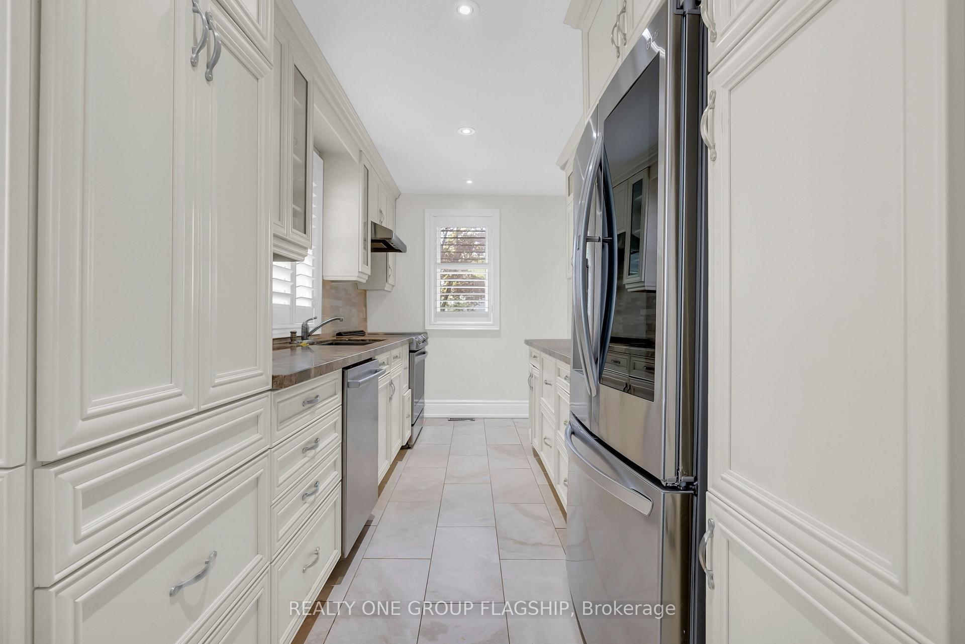 Photo 8 of 19 Yorkview Drive, Etobicoke, Stonegate-Queensway — HOMEH