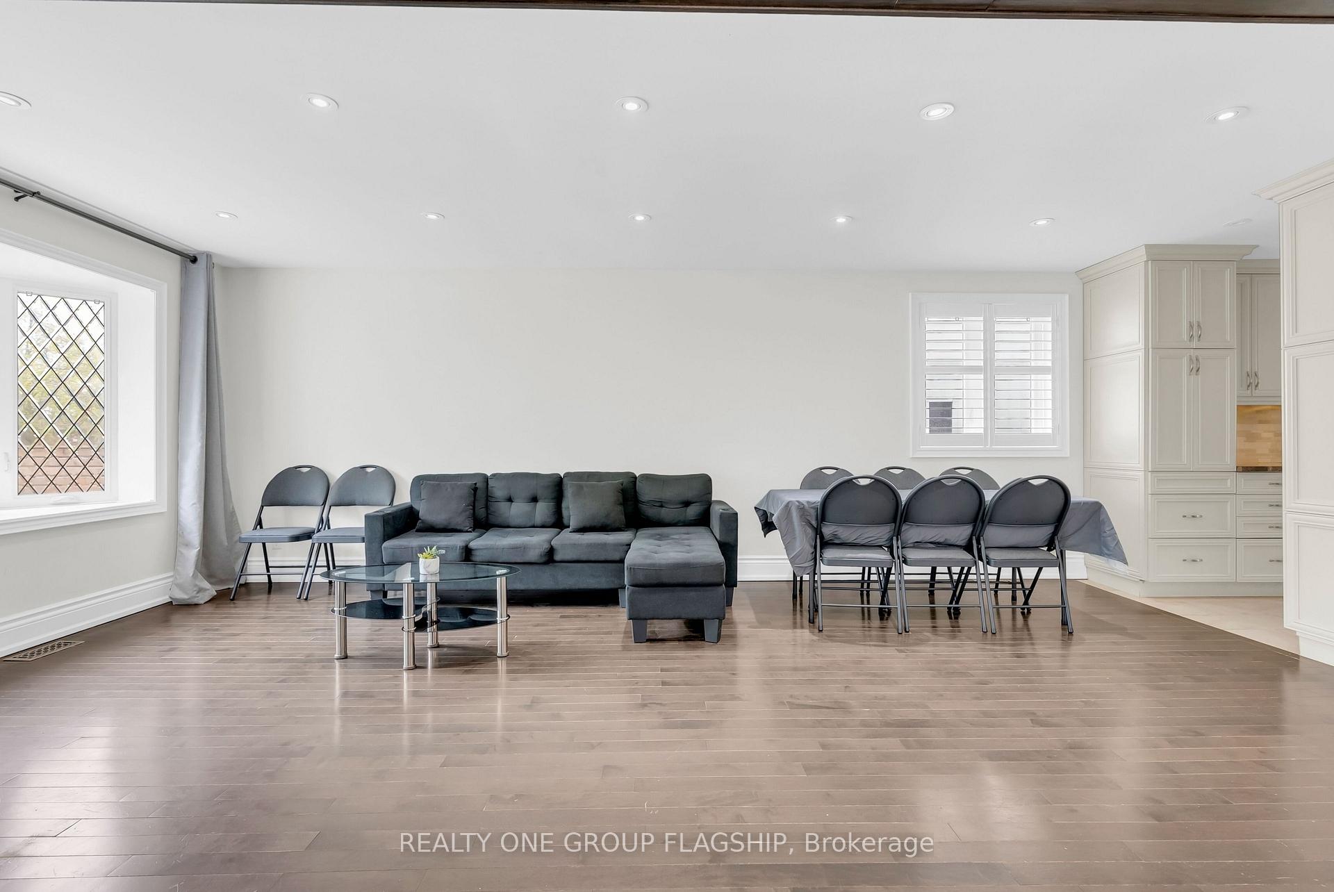 Photo 15 of 19 Yorkview Drive, Etobicoke, Stonegate-Queensway — HOMEH