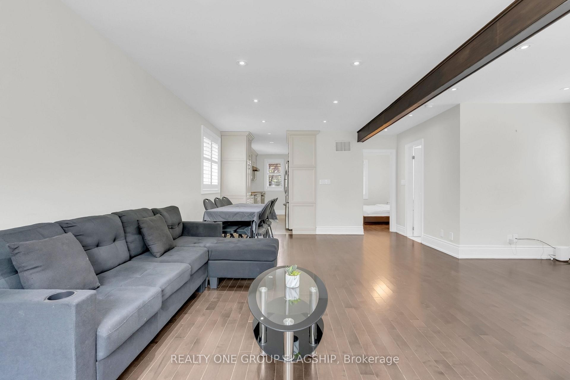 Photo 16 of 19 Yorkview Drive, Etobicoke, Stonegate-Queensway — HOMEH