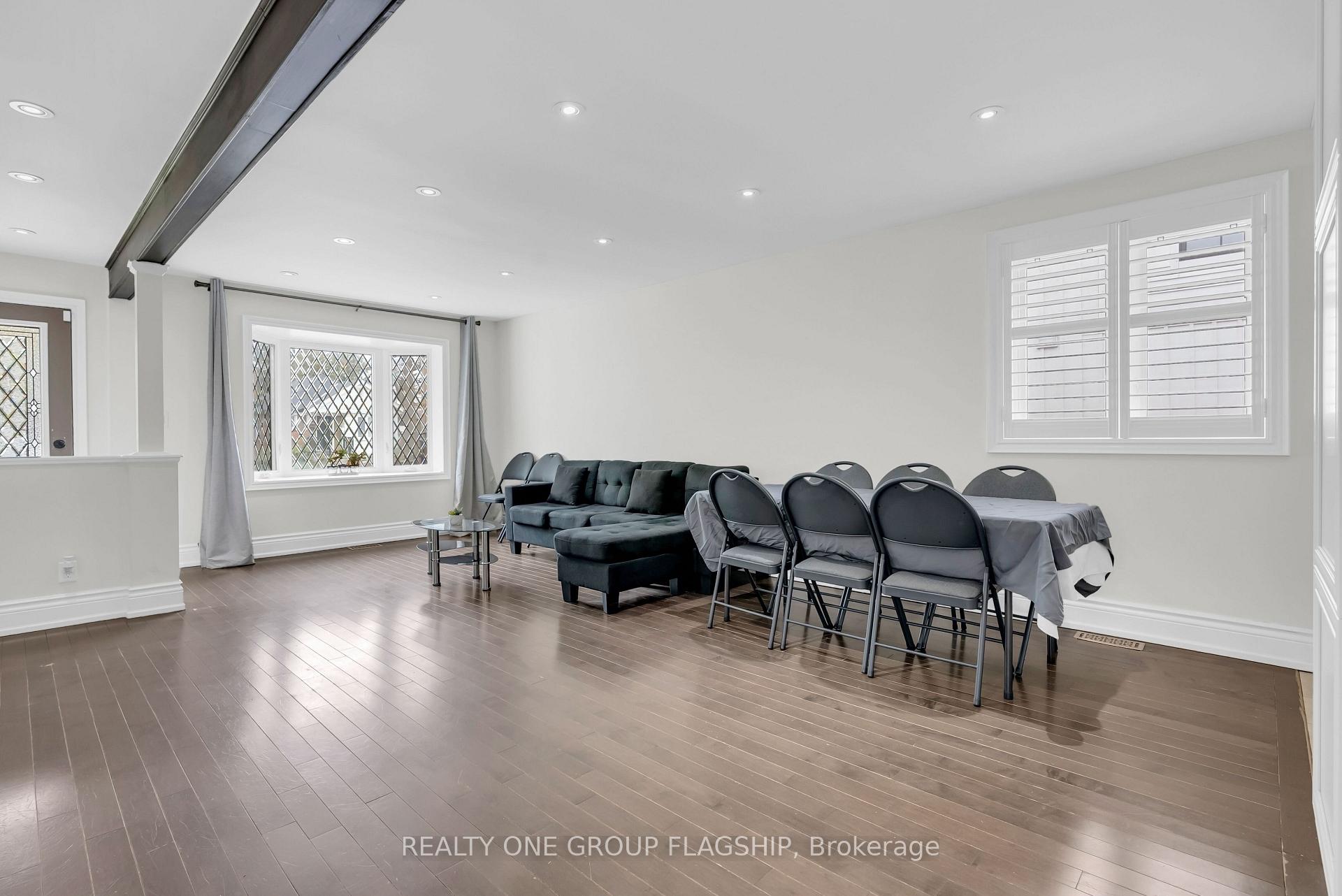 Photo 18 of 19 Yorkview Drive, Etobicoke, Stonegate-Queensway — HOMEH