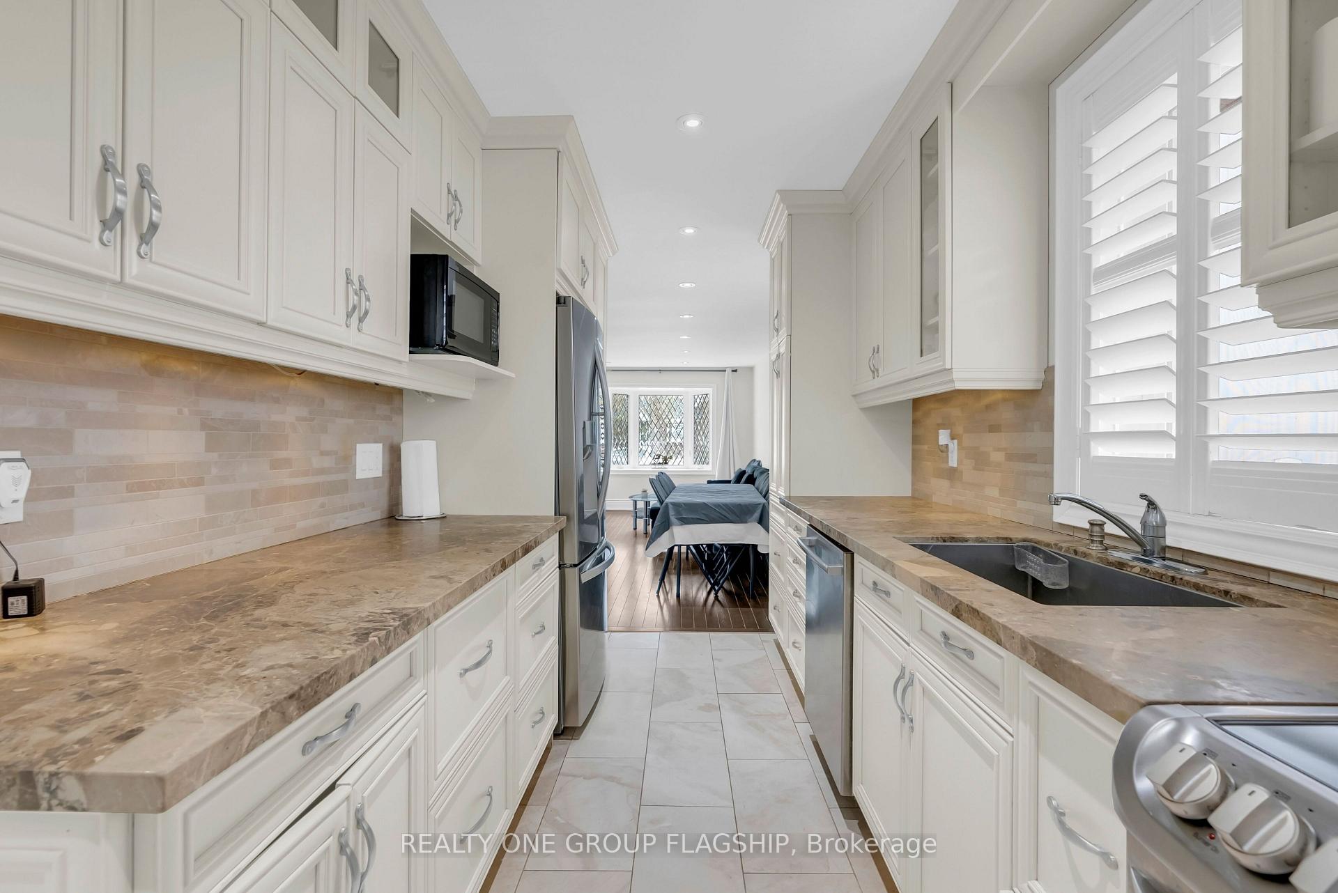Photo 20 of 19 Yorkview Drive, Etobicoke, Stonegate-Queensway — HOMEH
