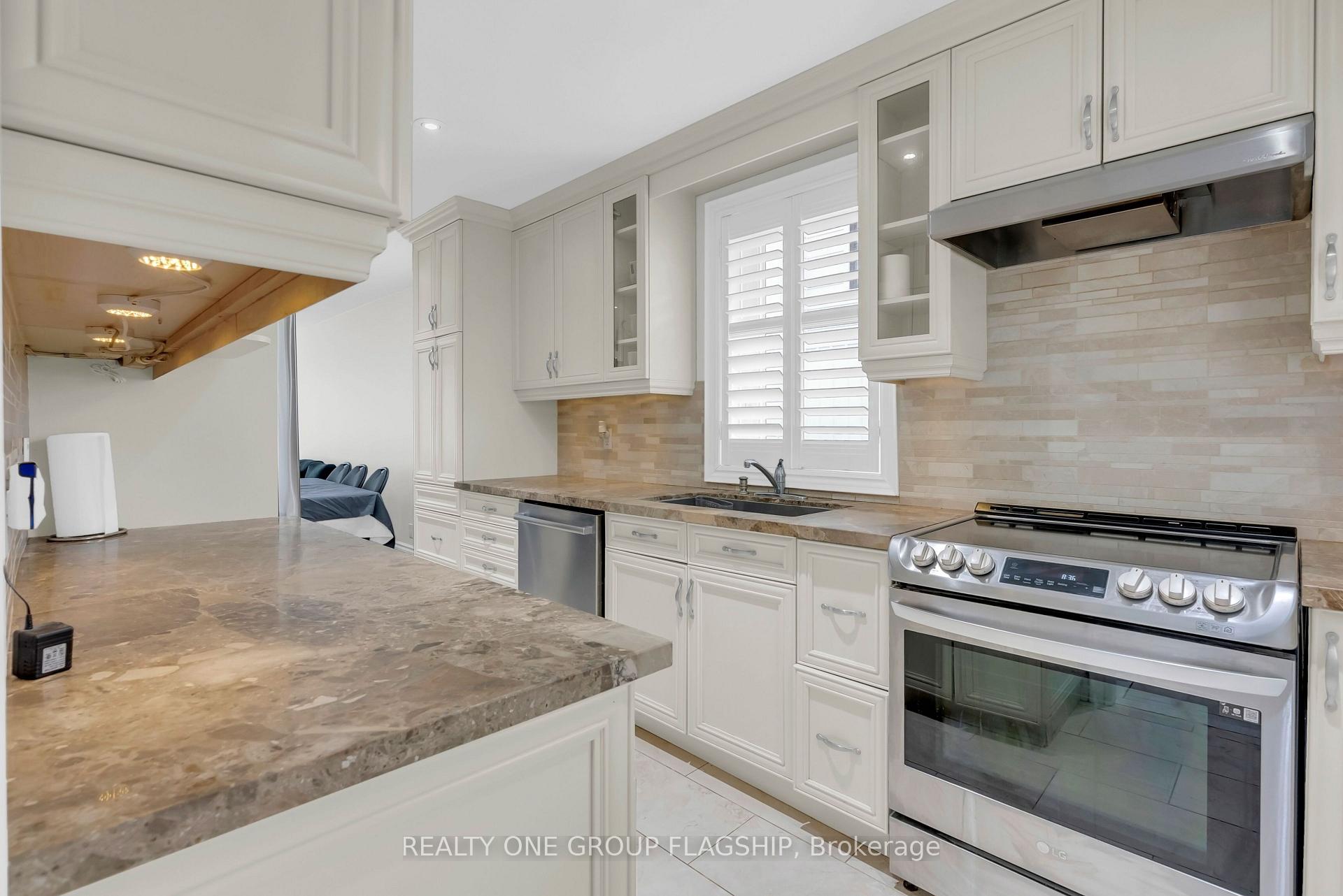 Photo 21 of 19 Yorkview Drive, Etobicoke, Stonegate-Queensway — HOMEH