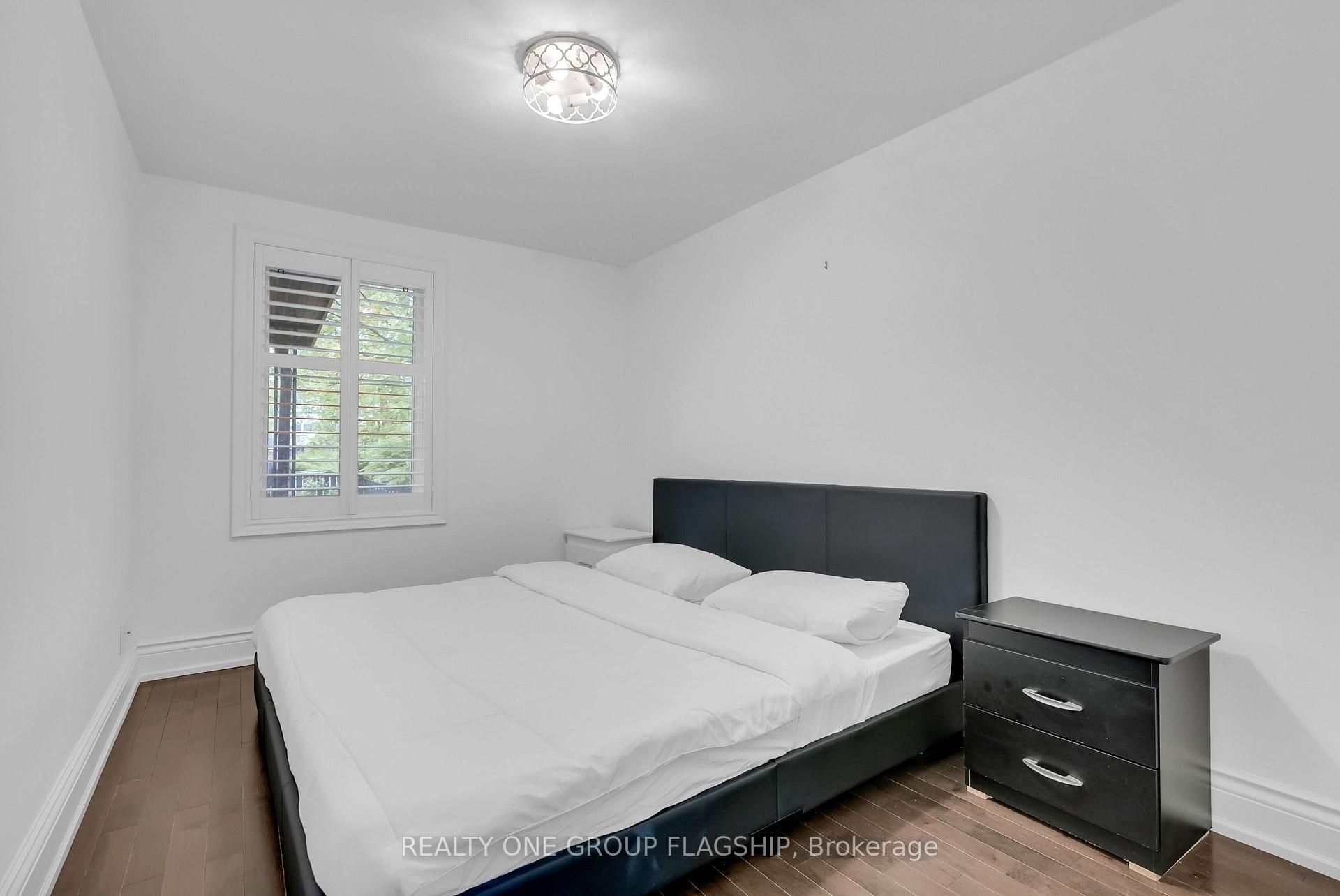 Photo 23 of 19 Yorkview Drive, Etobicoke, Stonegate-Queensway — HOMEH